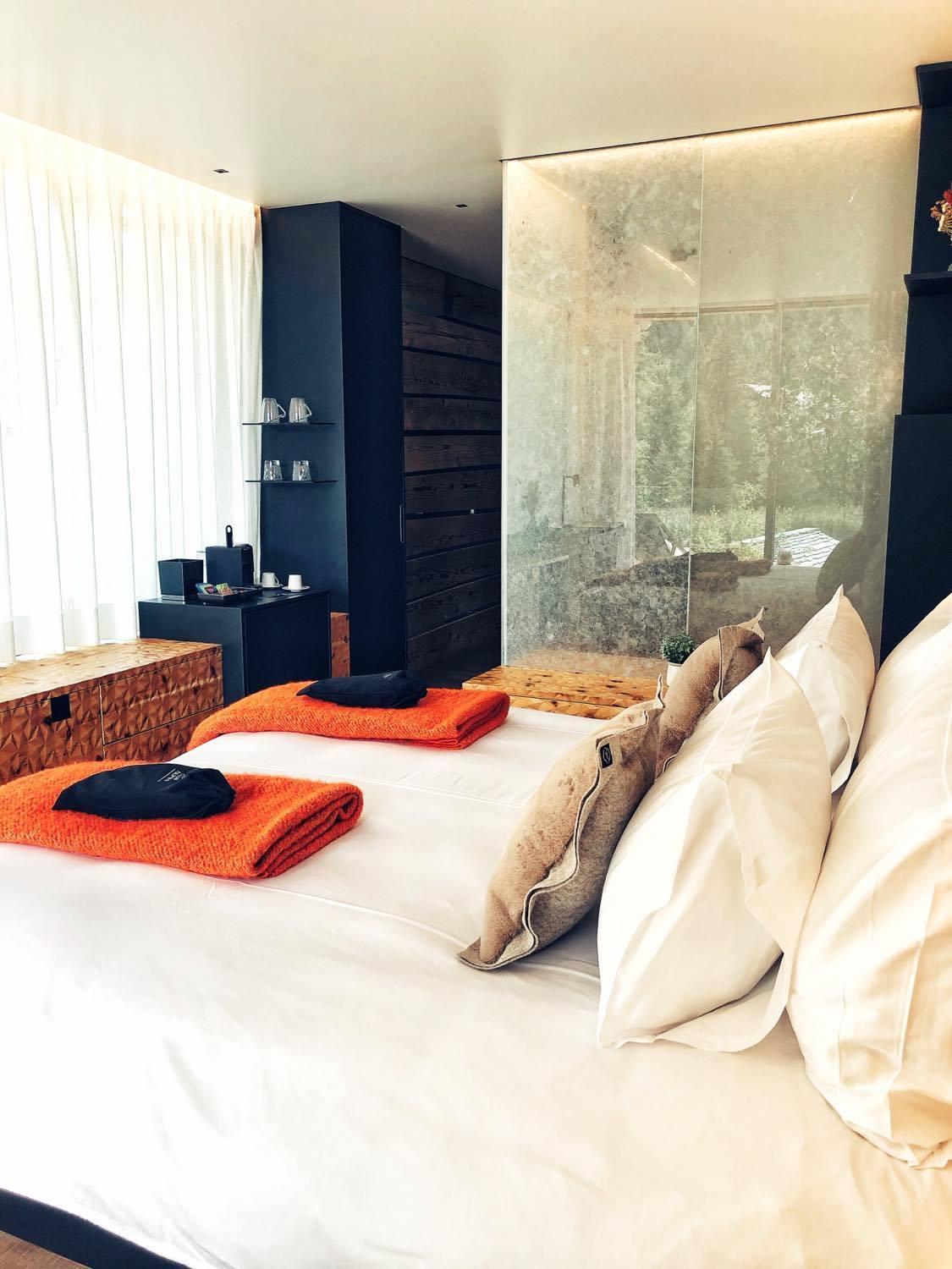 Double Room with Lake View - Photo 11