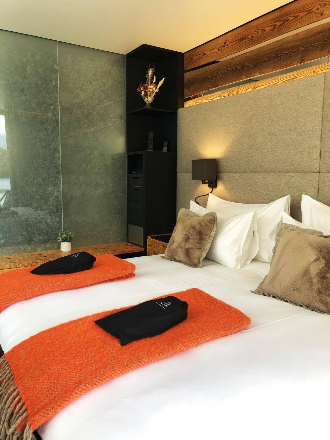 Double Room with Lake View - Photo 9