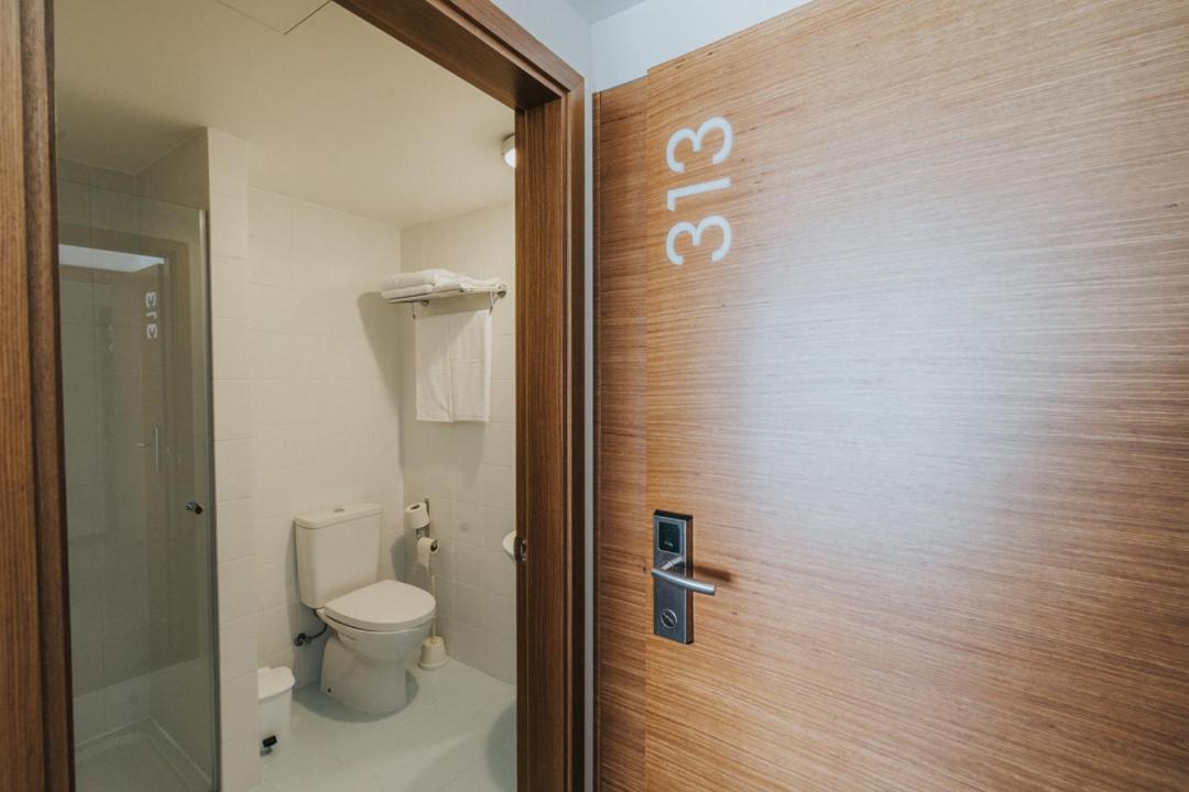 Double or Twin Room - Photo 13