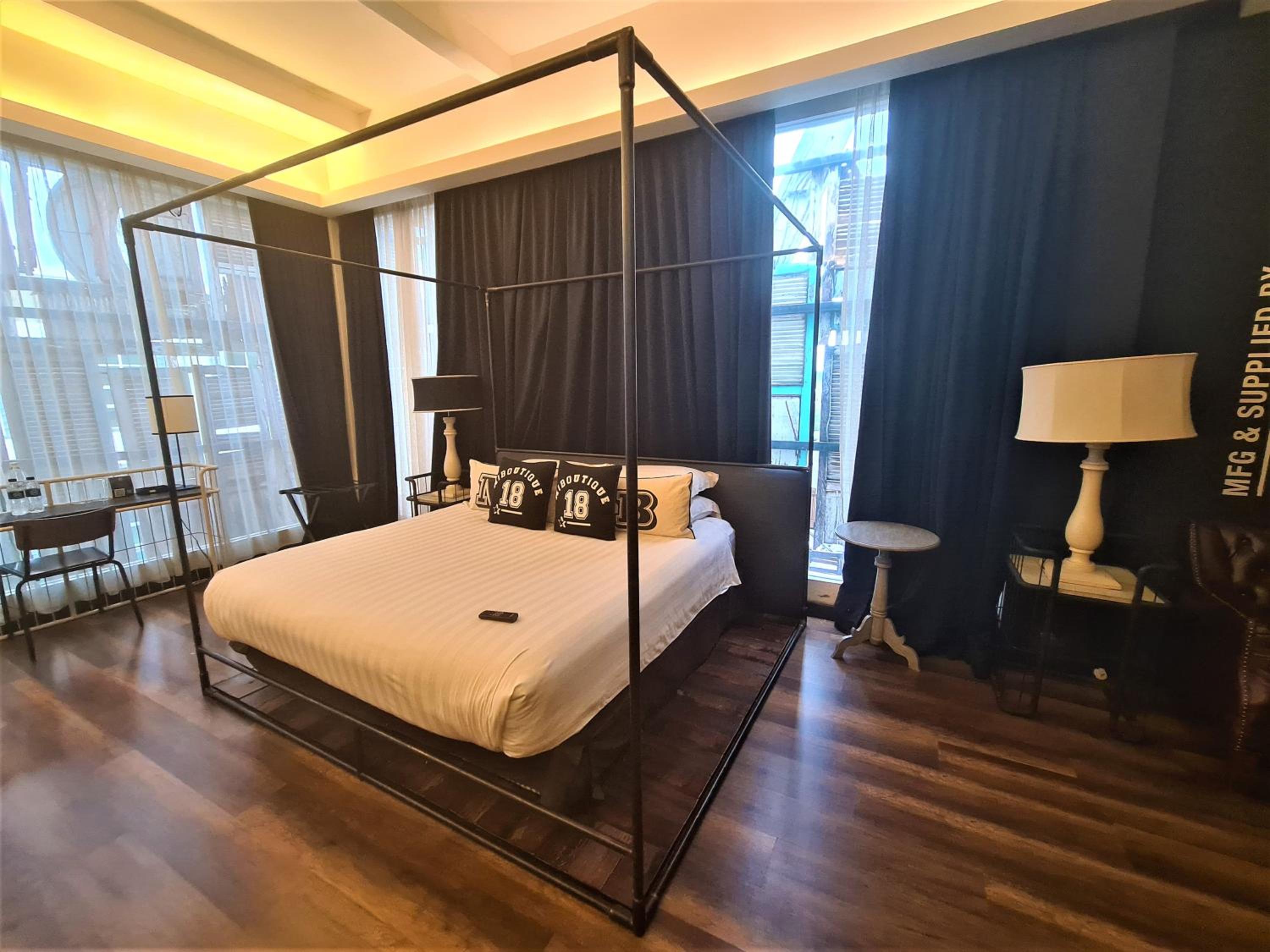 Premier King Room photo 2