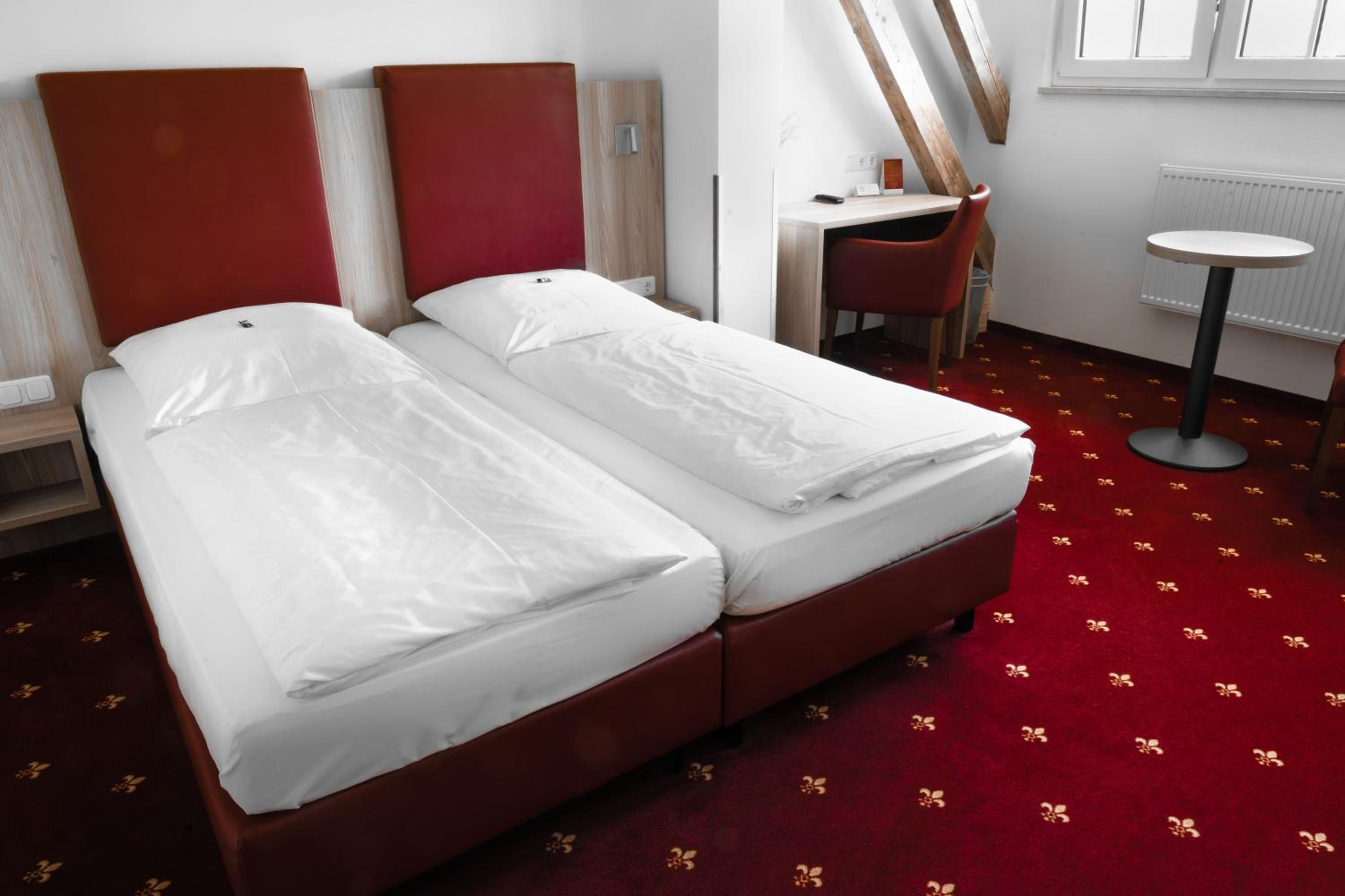 Double Room - Photo 18