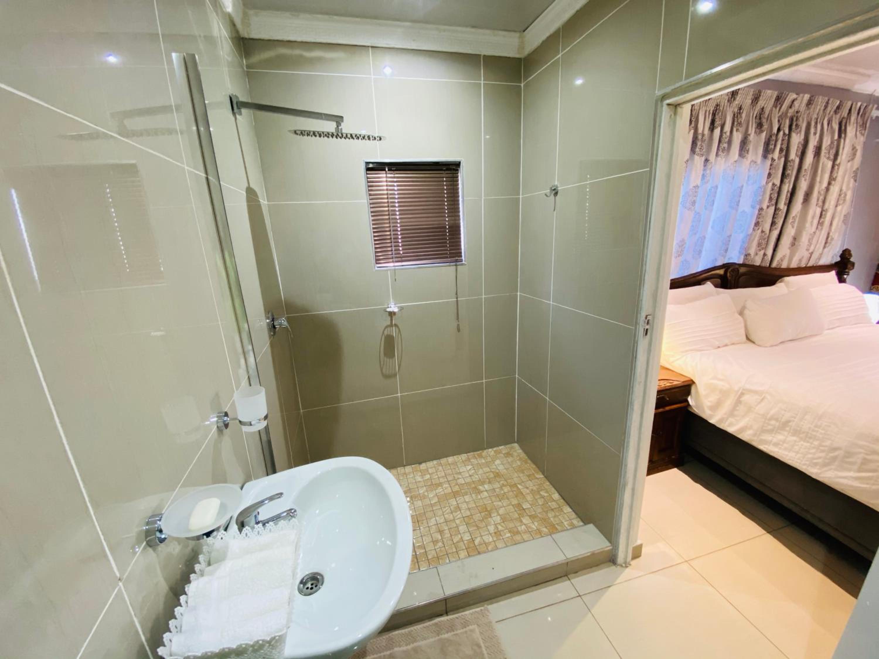 Deluxe Suite - Photo 2