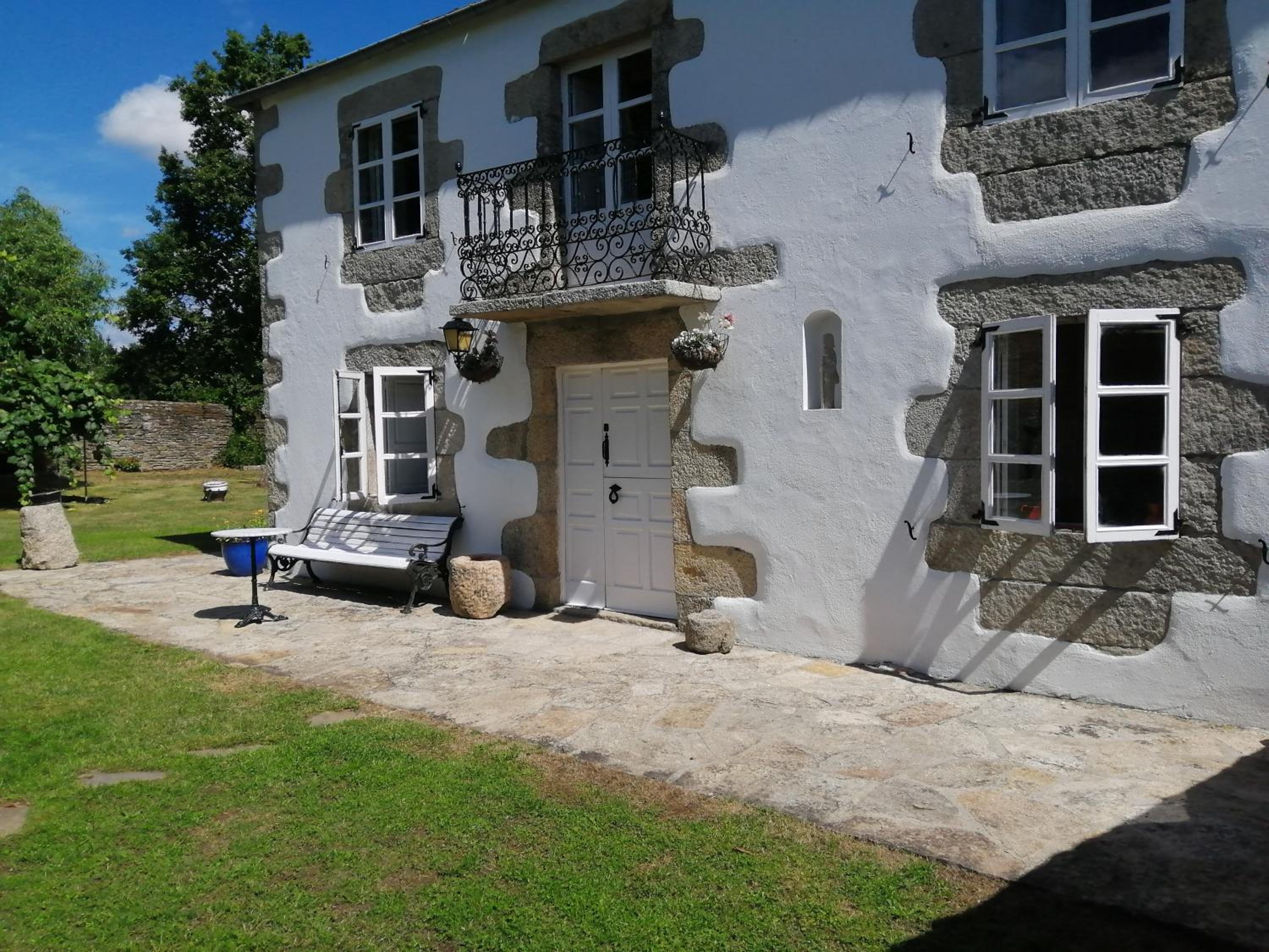 Five-Bedroom House photo 3