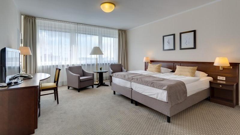 Standard Queen Room