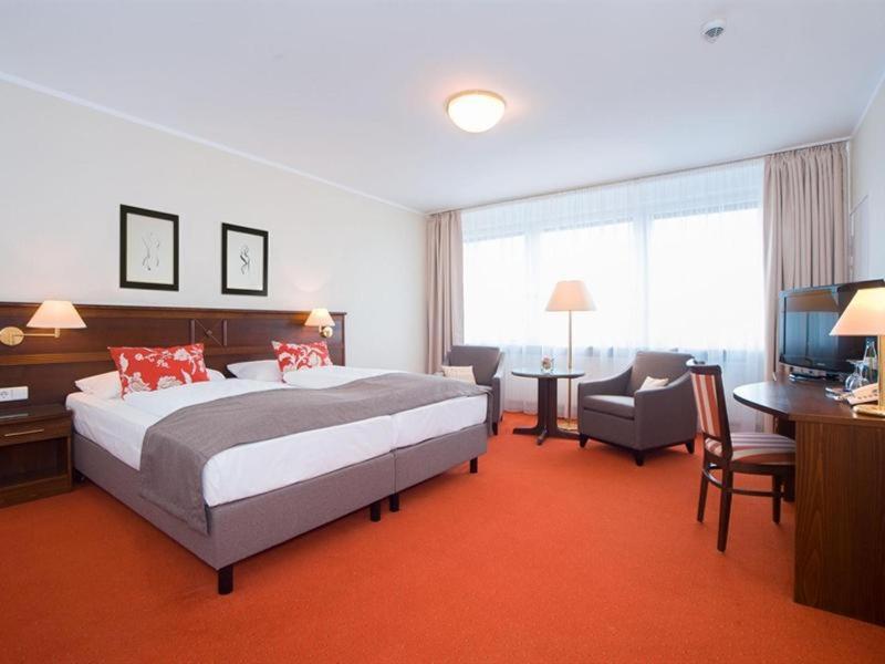 Standard Queen Room