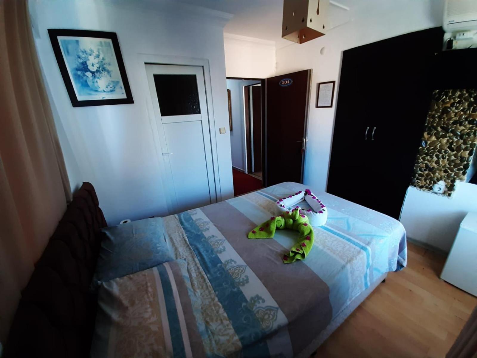 Large Double Room - Photo 2