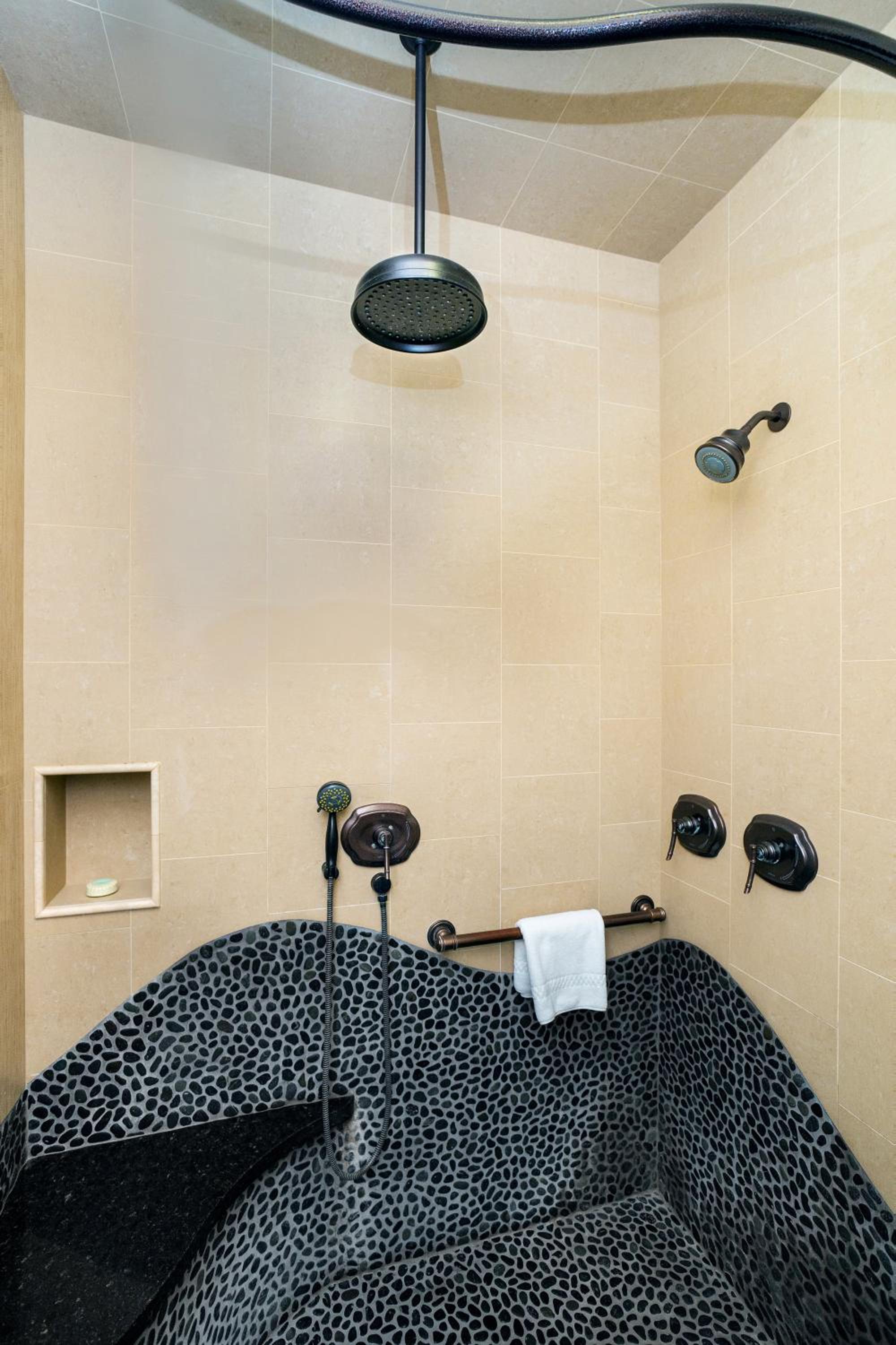 Suite - Photo 7