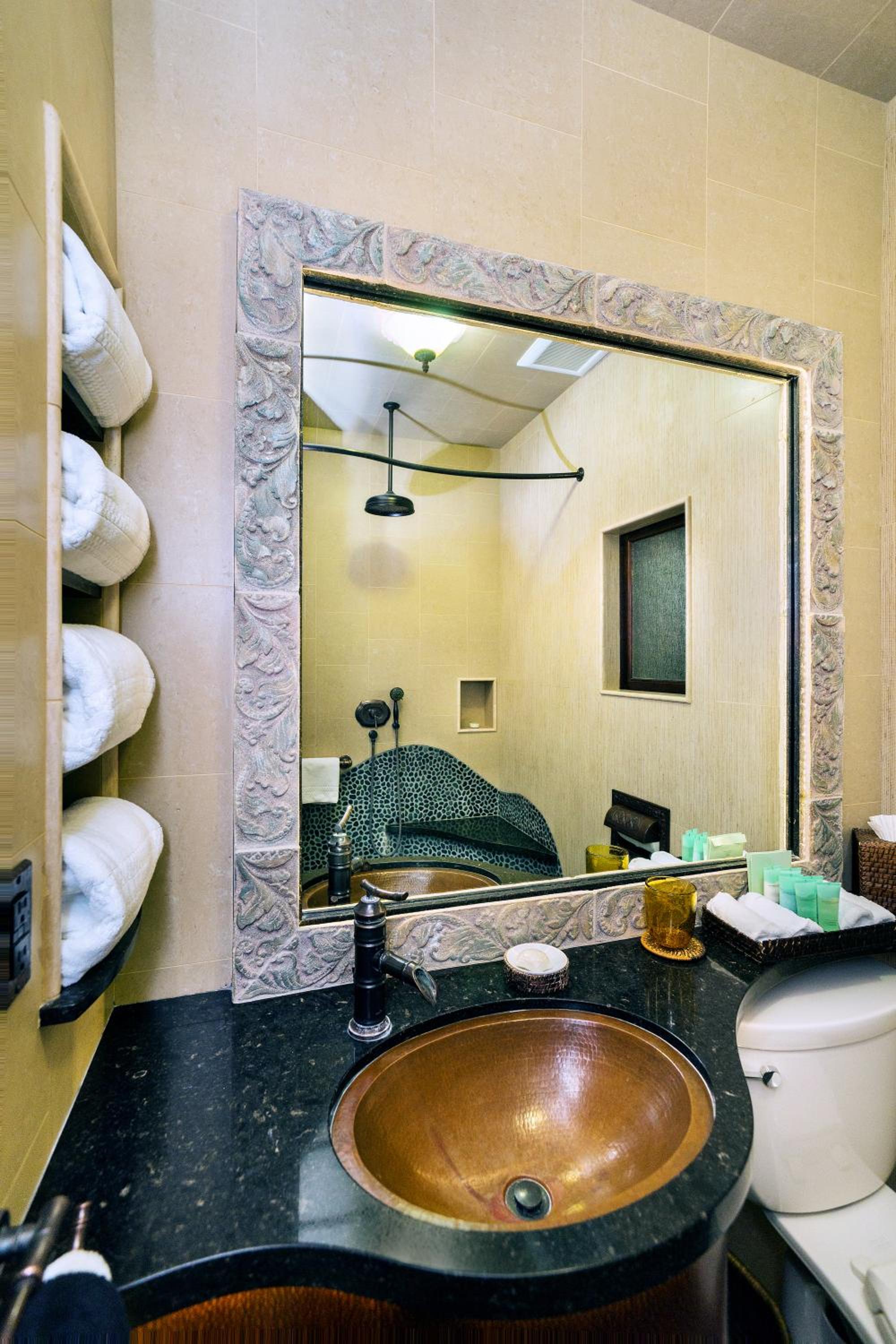 Suite - Photo 4