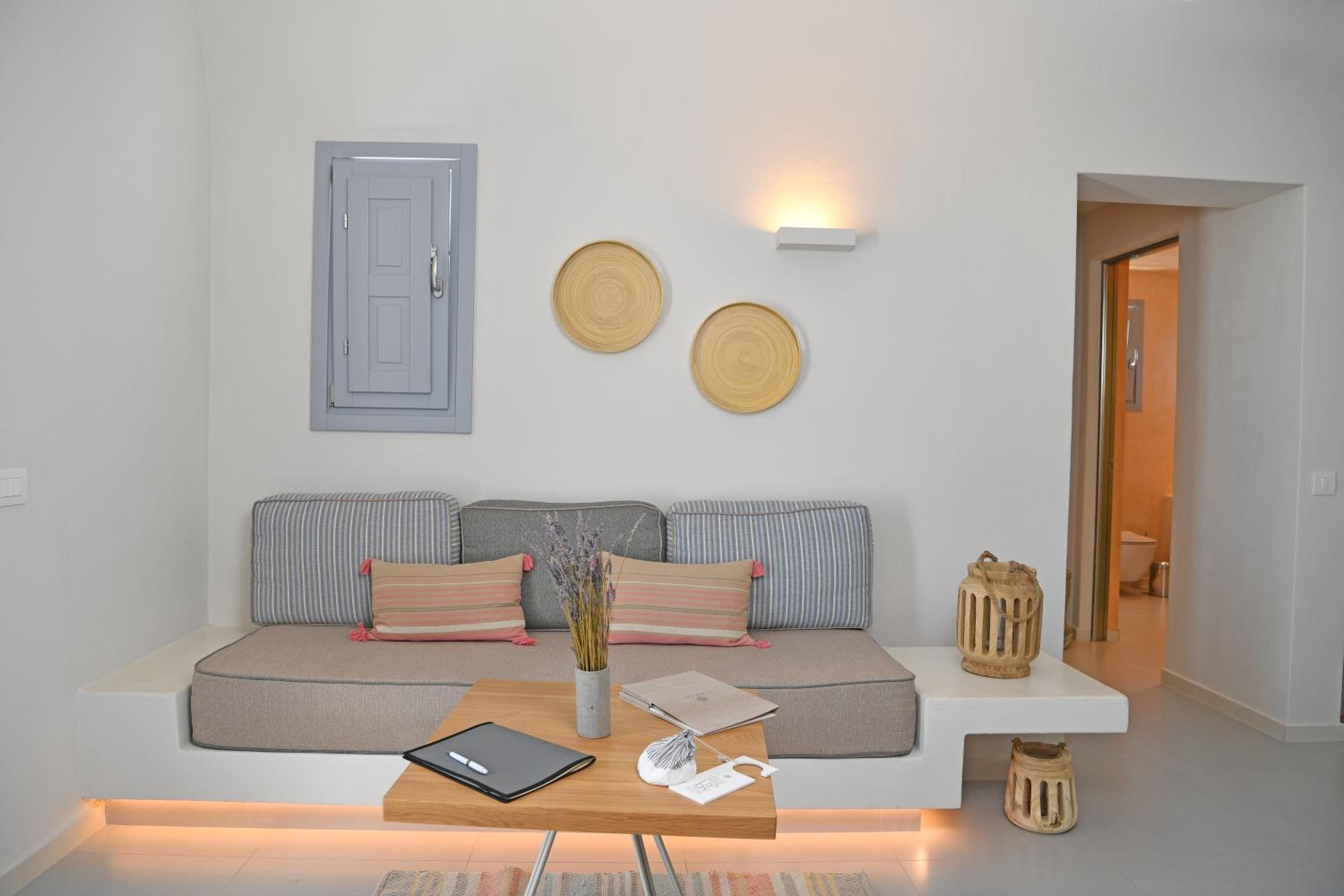 Superior Suite with Hot Tub and Sea View top level photo 2