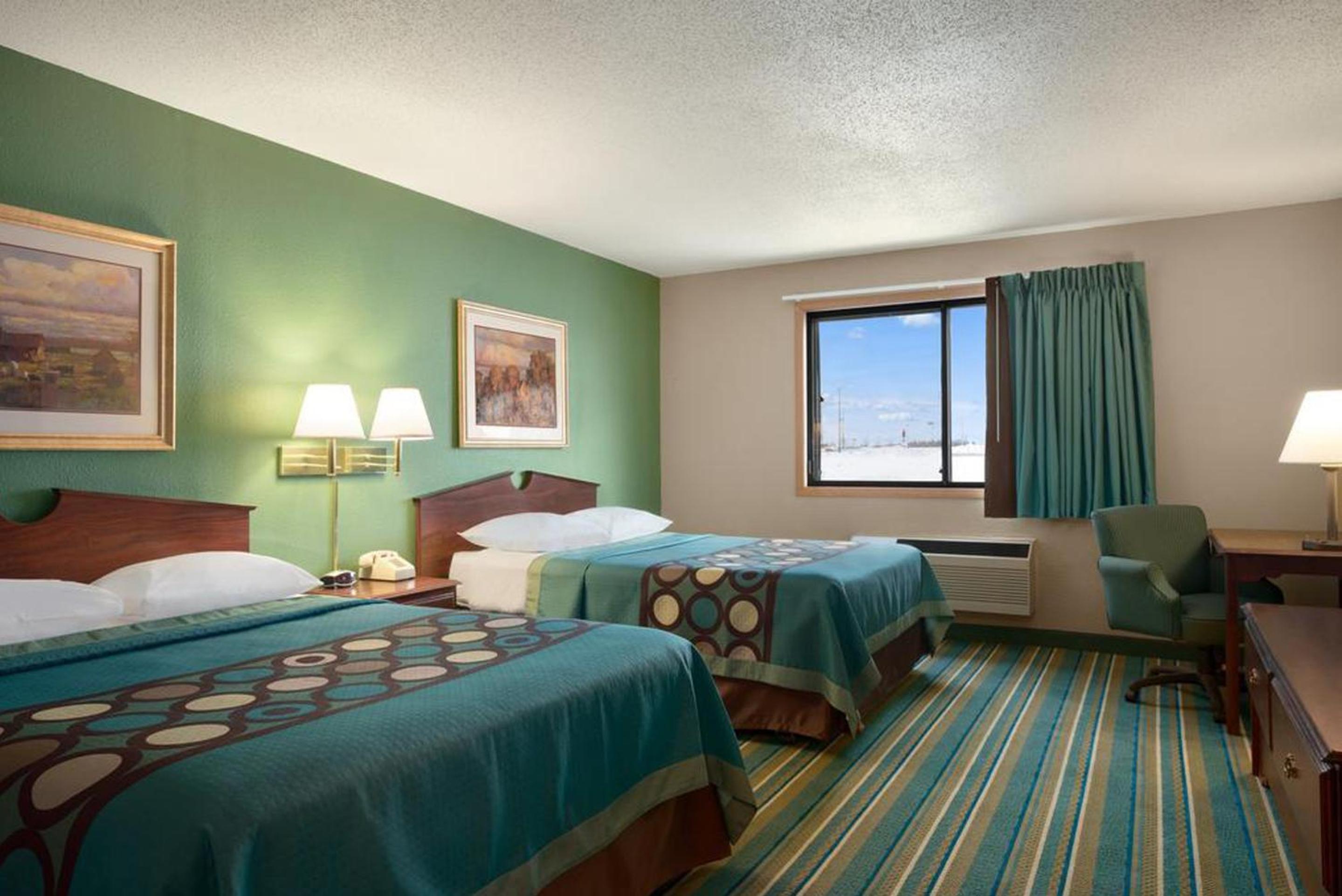 Standard Queen Room with Two Queen Beds - Photo 2