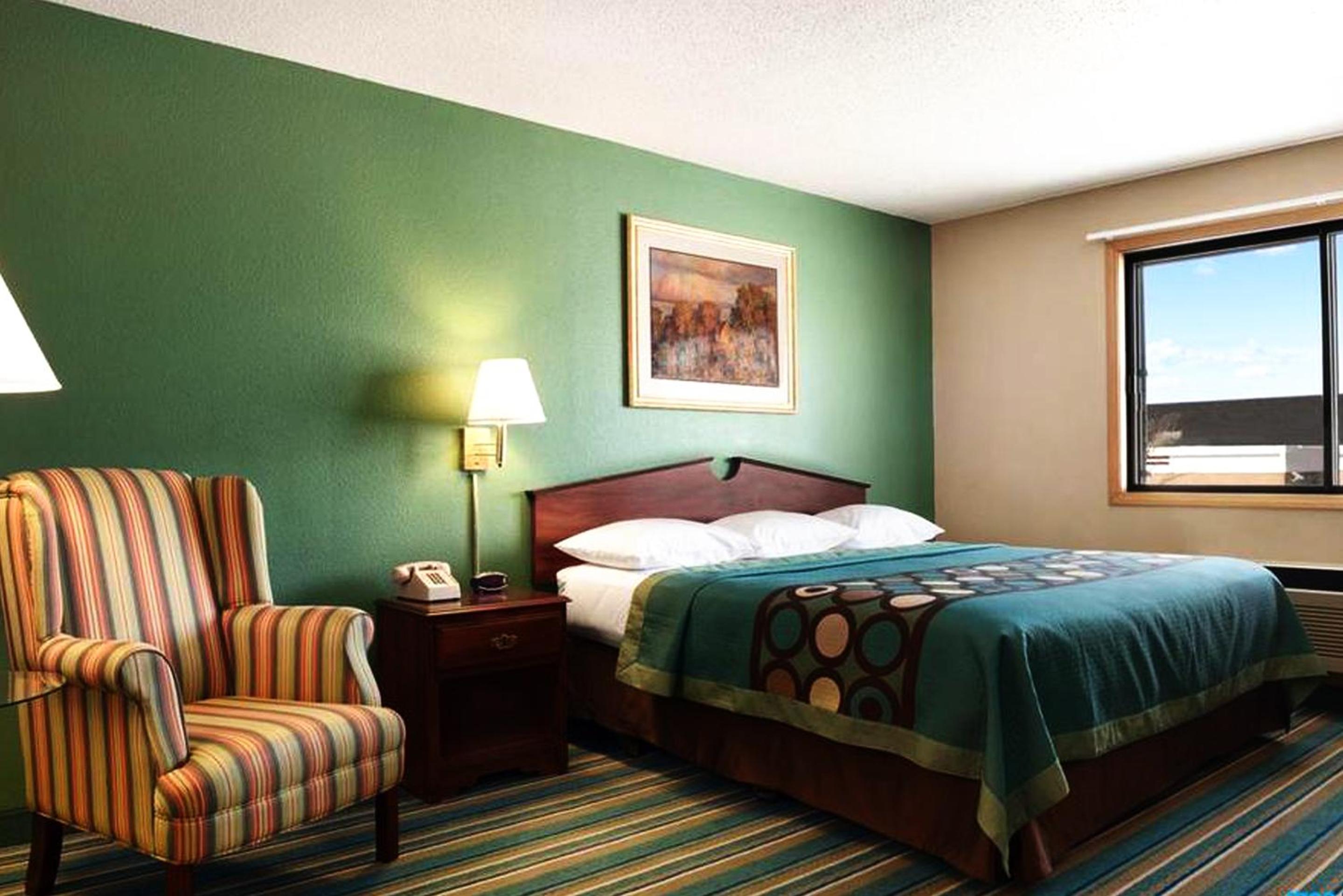 King Room - Non-Smoking - Photo 1
