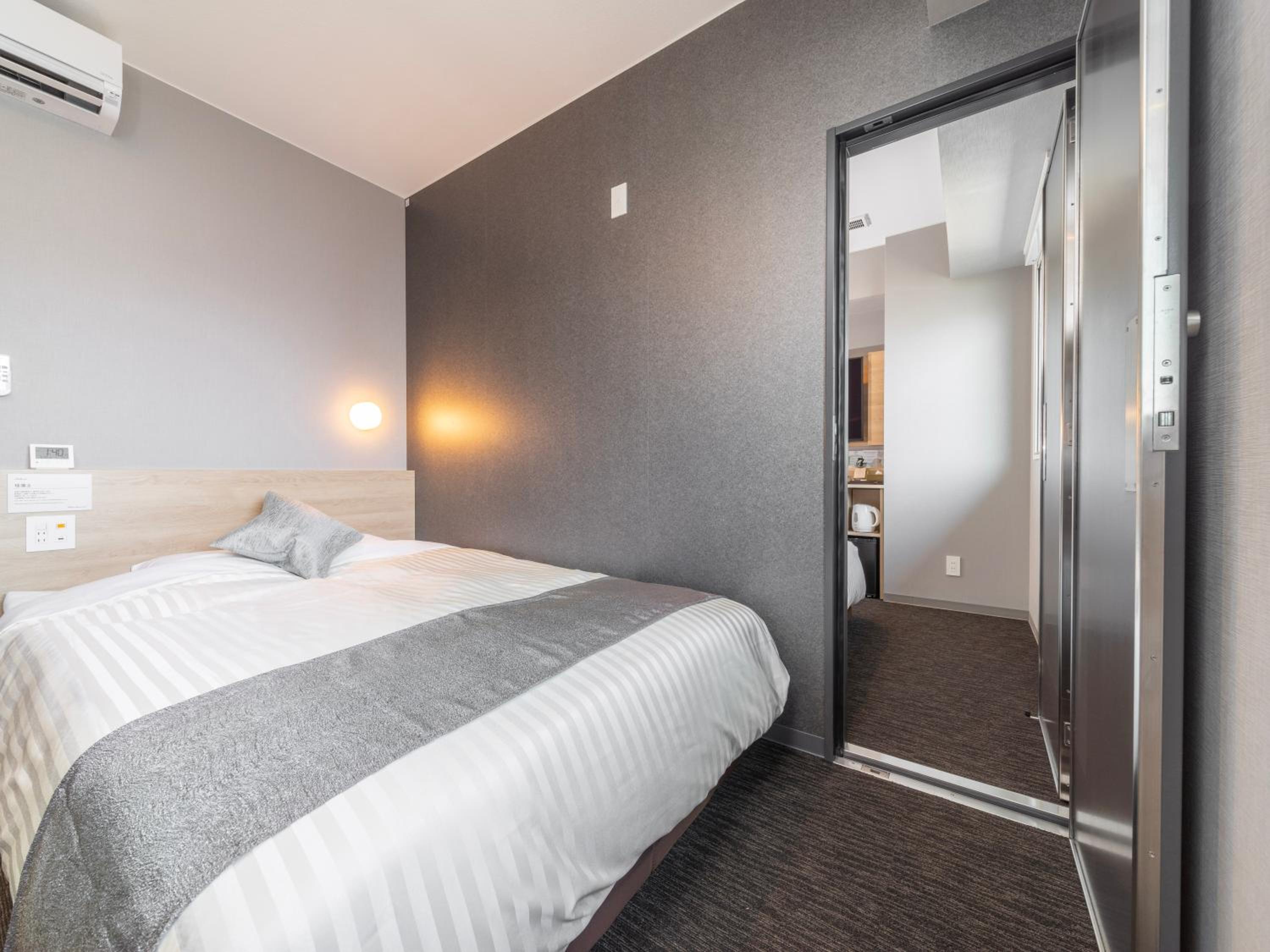Two Connecting Double Rooms - Photo 2