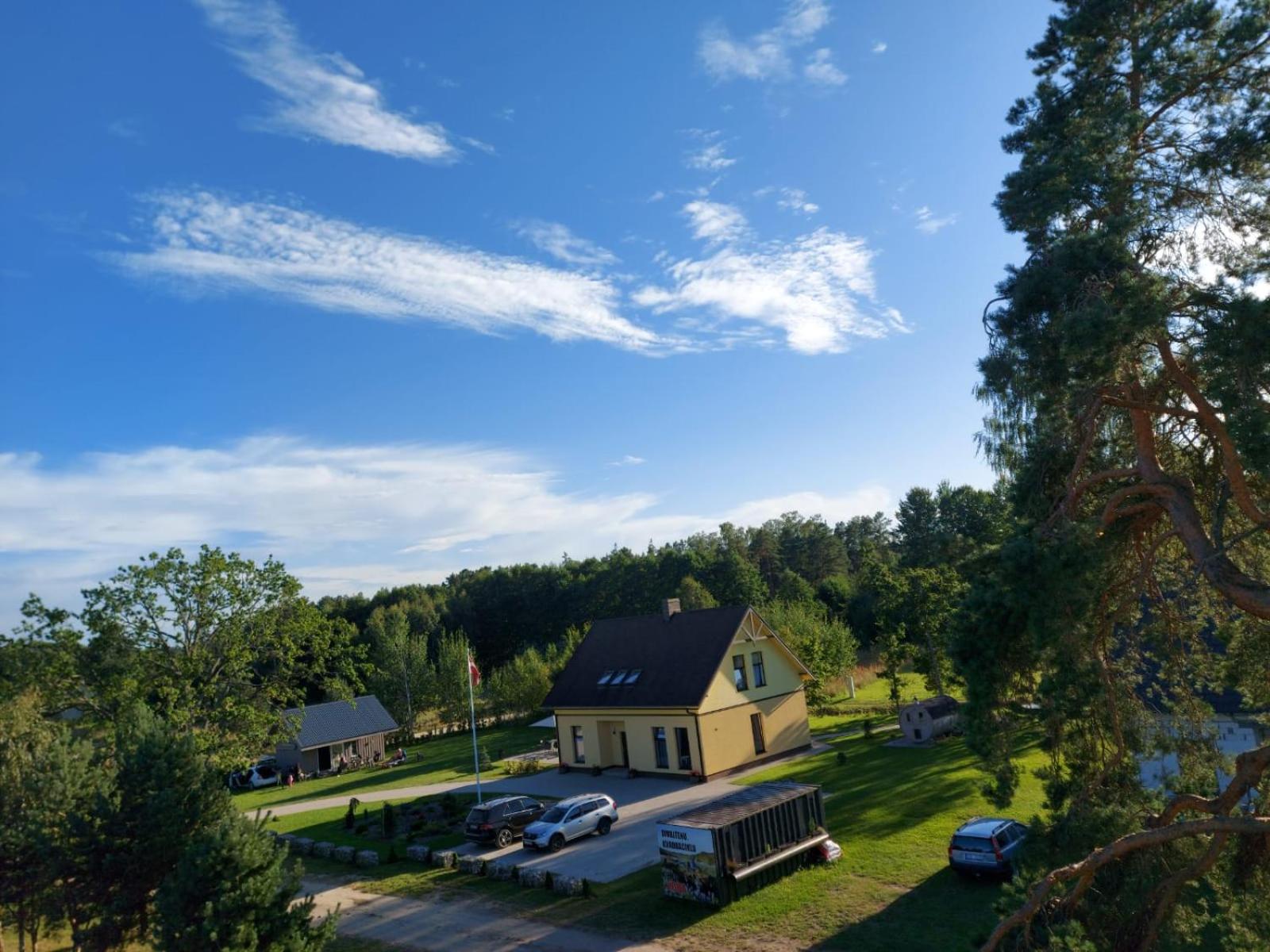 Six-Bedroom House - Photo 47