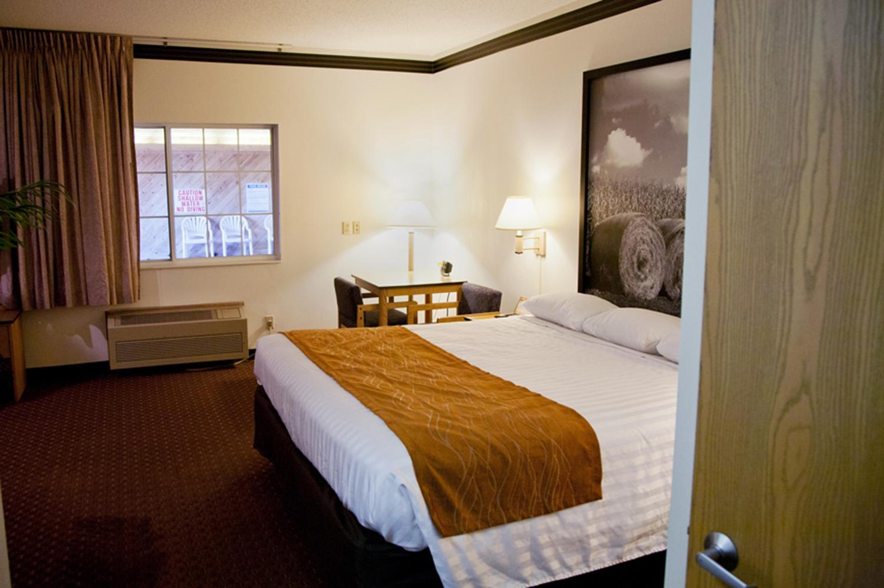 1 King Bed Non-Smoking - Photo 3