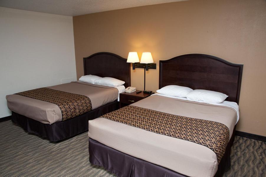2 Queen Beds Non-Smoking - Photo 6