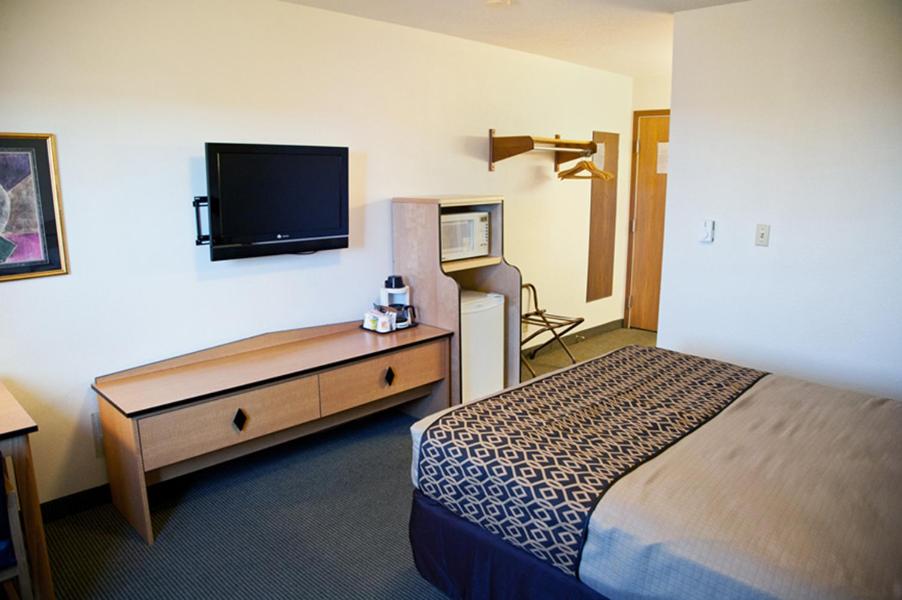 1 King Bed Non-Smoking - Photo 4