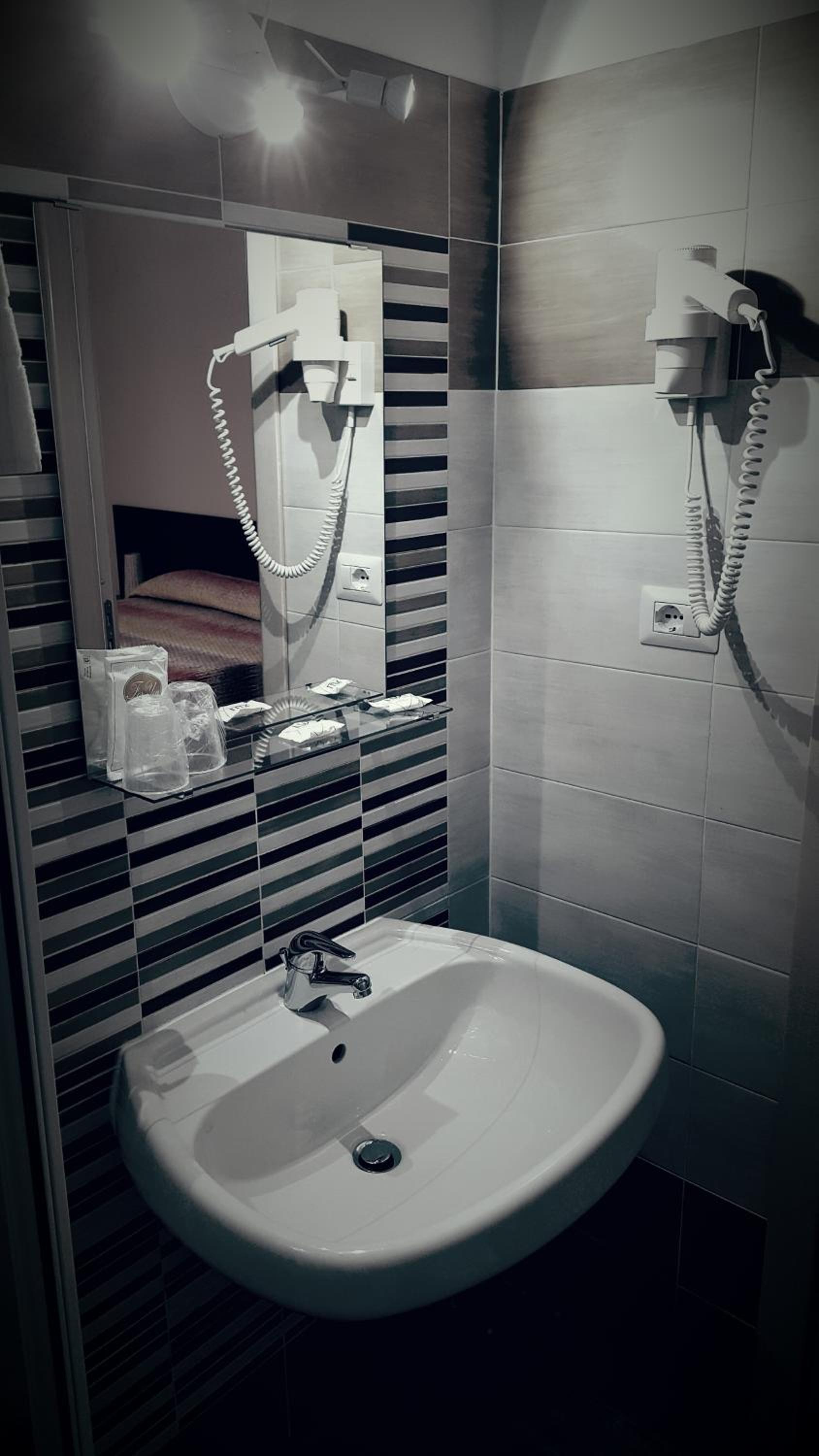 Double Room - Photo 4