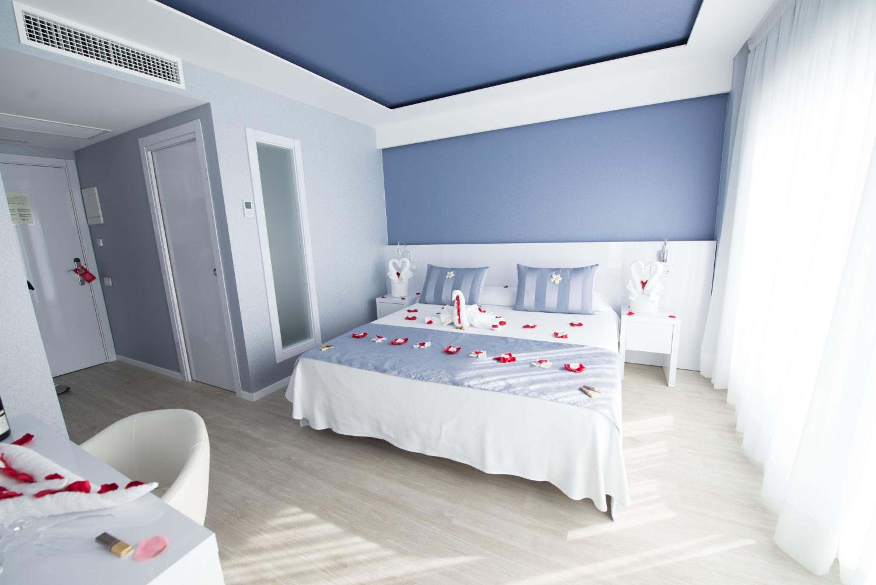 Double Room with Pool View (ADULTS ONLY) - Photo 9
