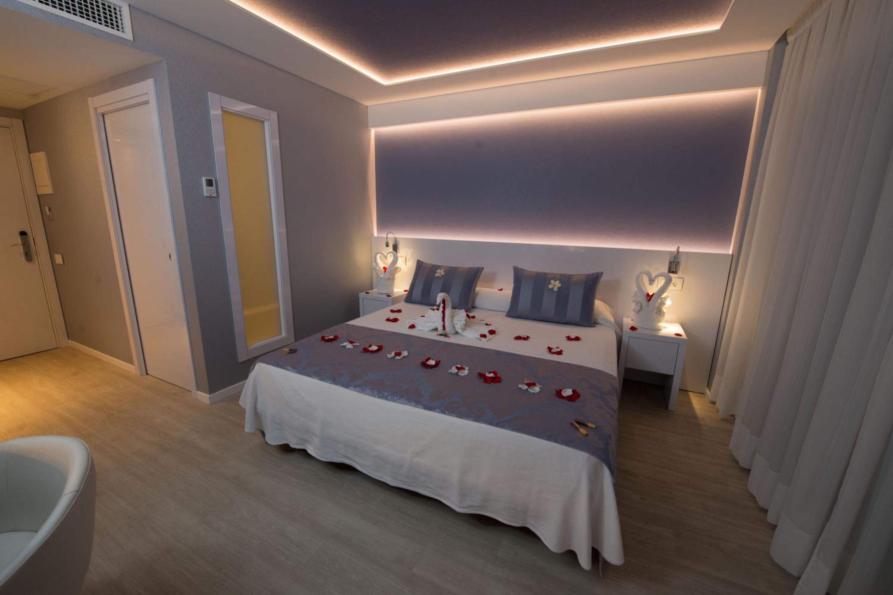 Habitación Doble con Balcón y Vista al Mar