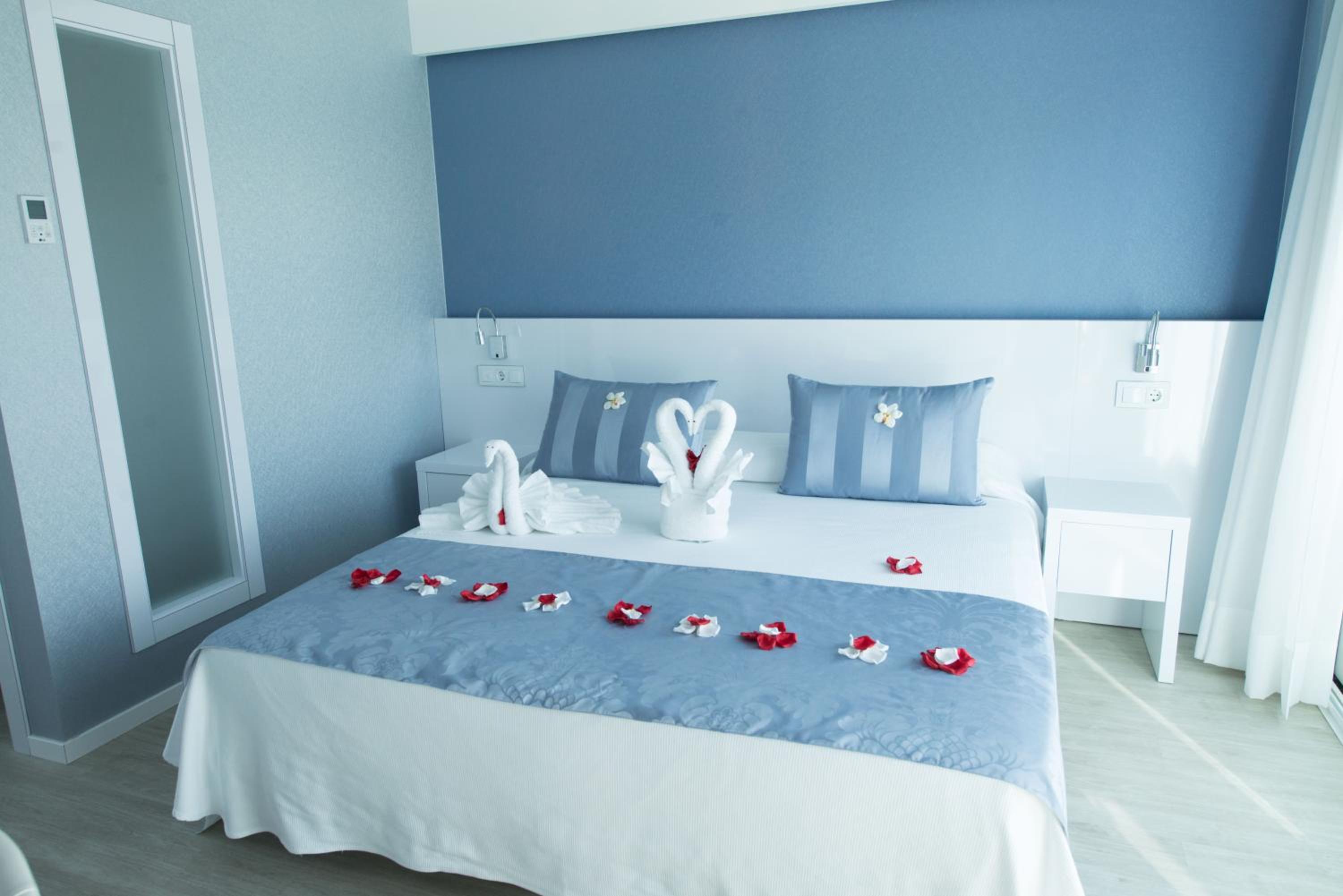 Double Room with Pool View (ADULTS ONLY) - Photo 10