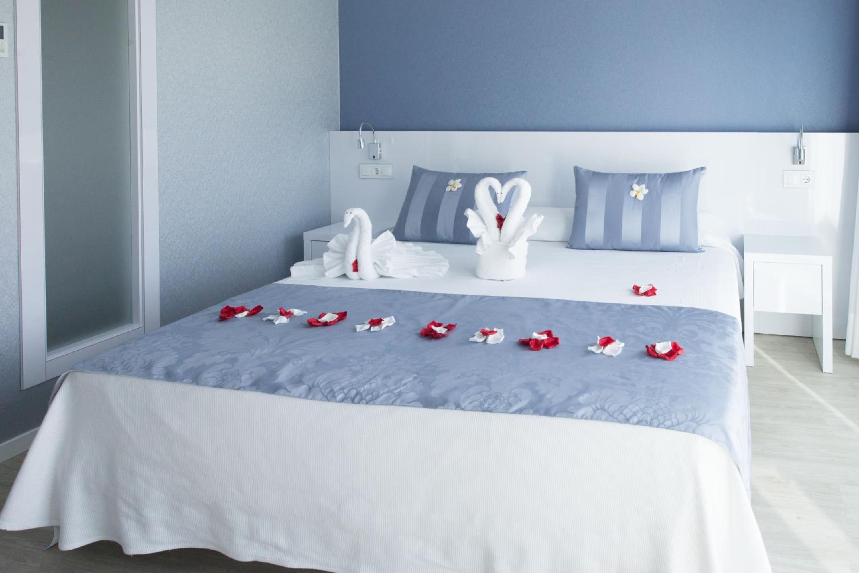 Double Room with Pool View (ADULTS ONLY) - Photo 11