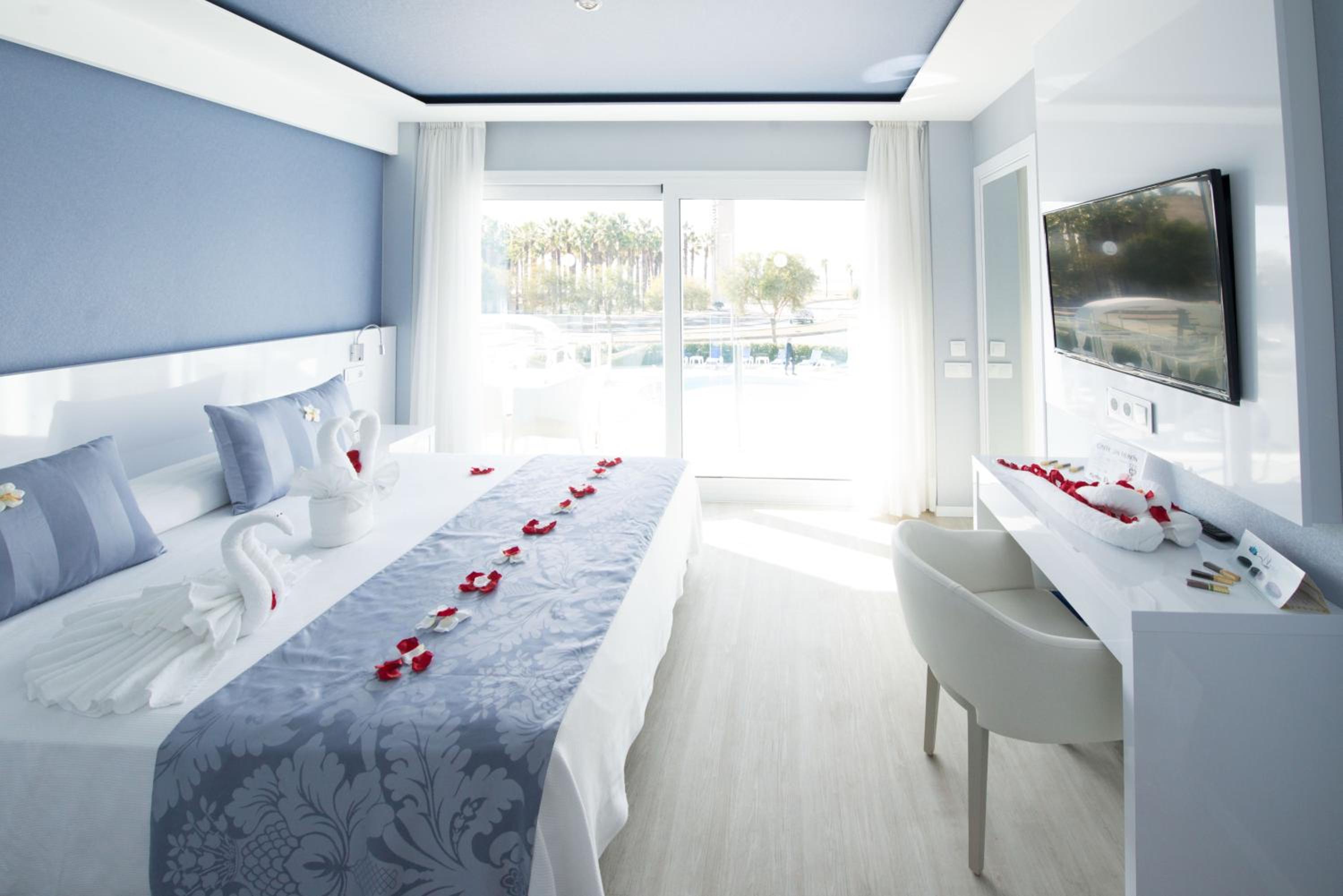 Double Room with Pool View (ADULTS ONLY) - Photo 2