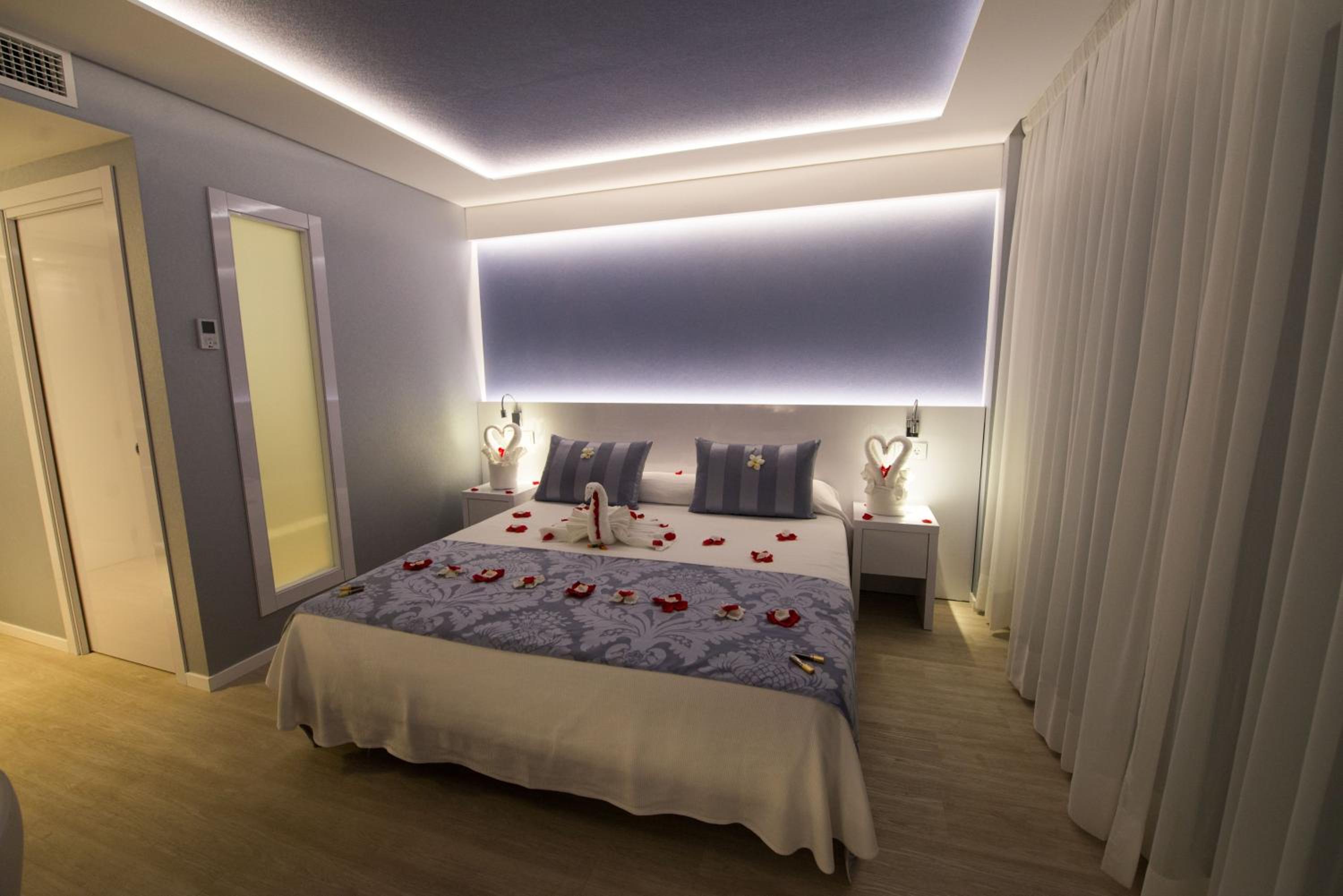 Double Room with Pool View (ADULTS ONLY) - Photo 3