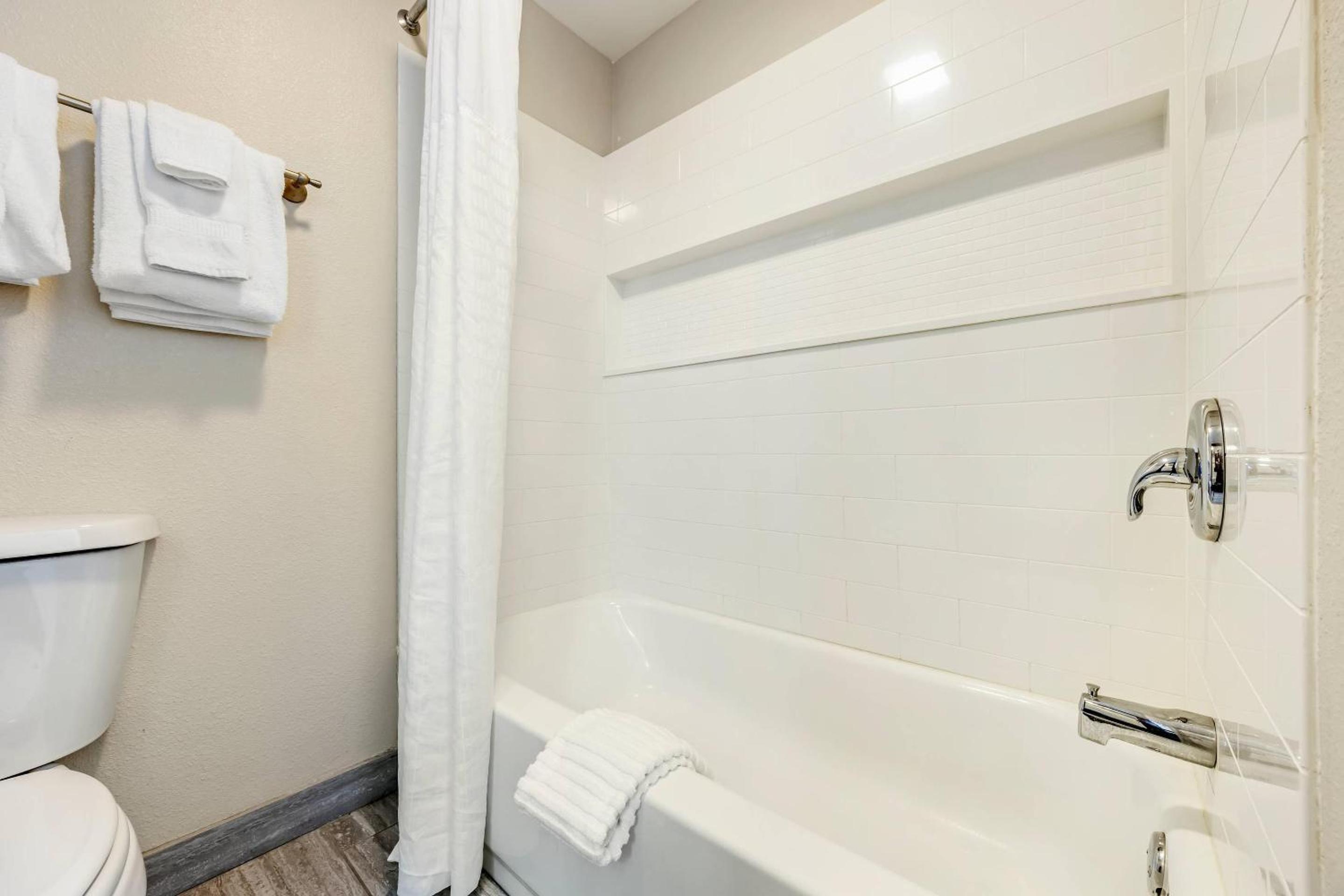 Efficiency Queen Suite with Two Queen Beds and Sofa bed - Non Smoking/Exterior Hall