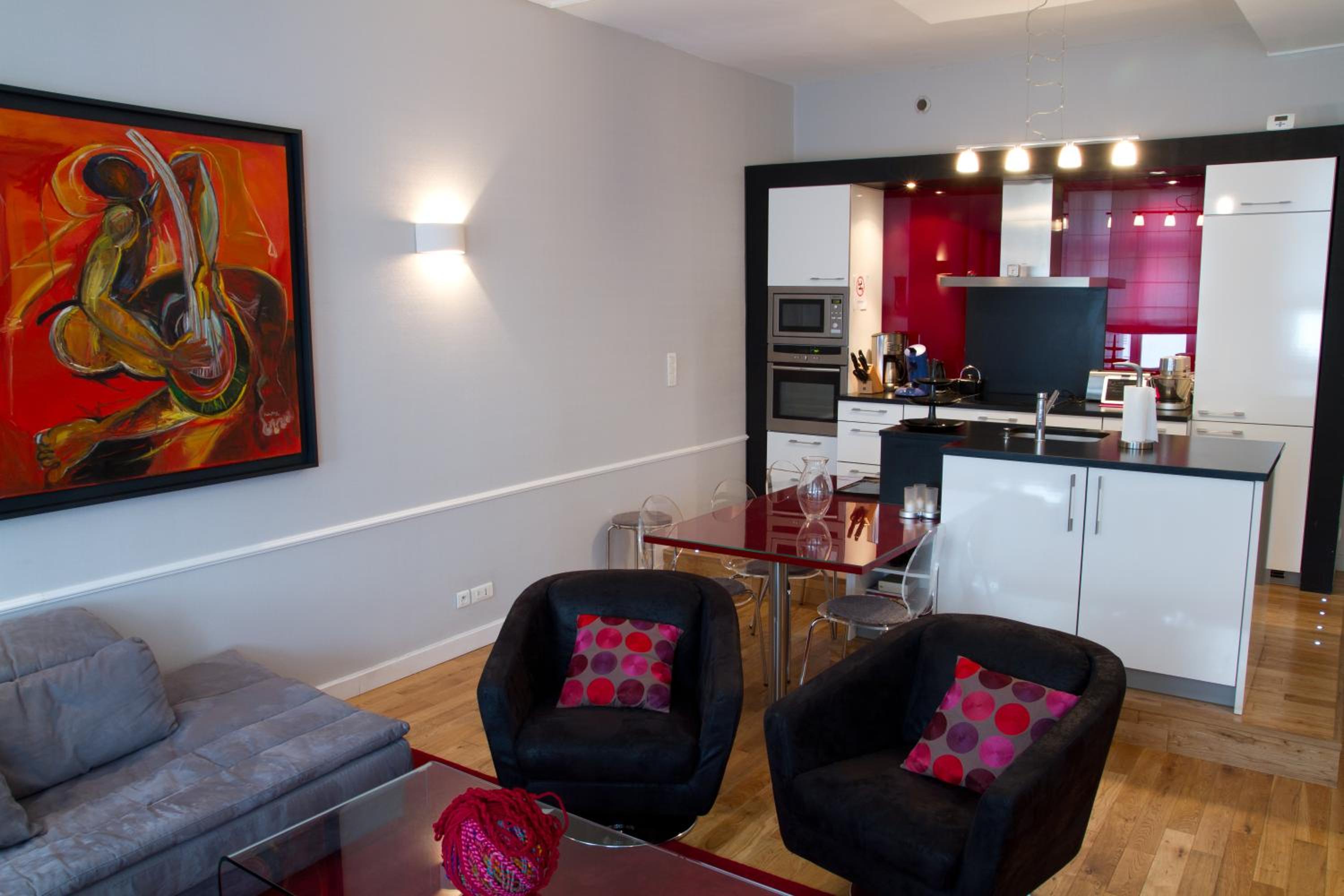 Three-Bedroom Apartment - Rennel  photo 3