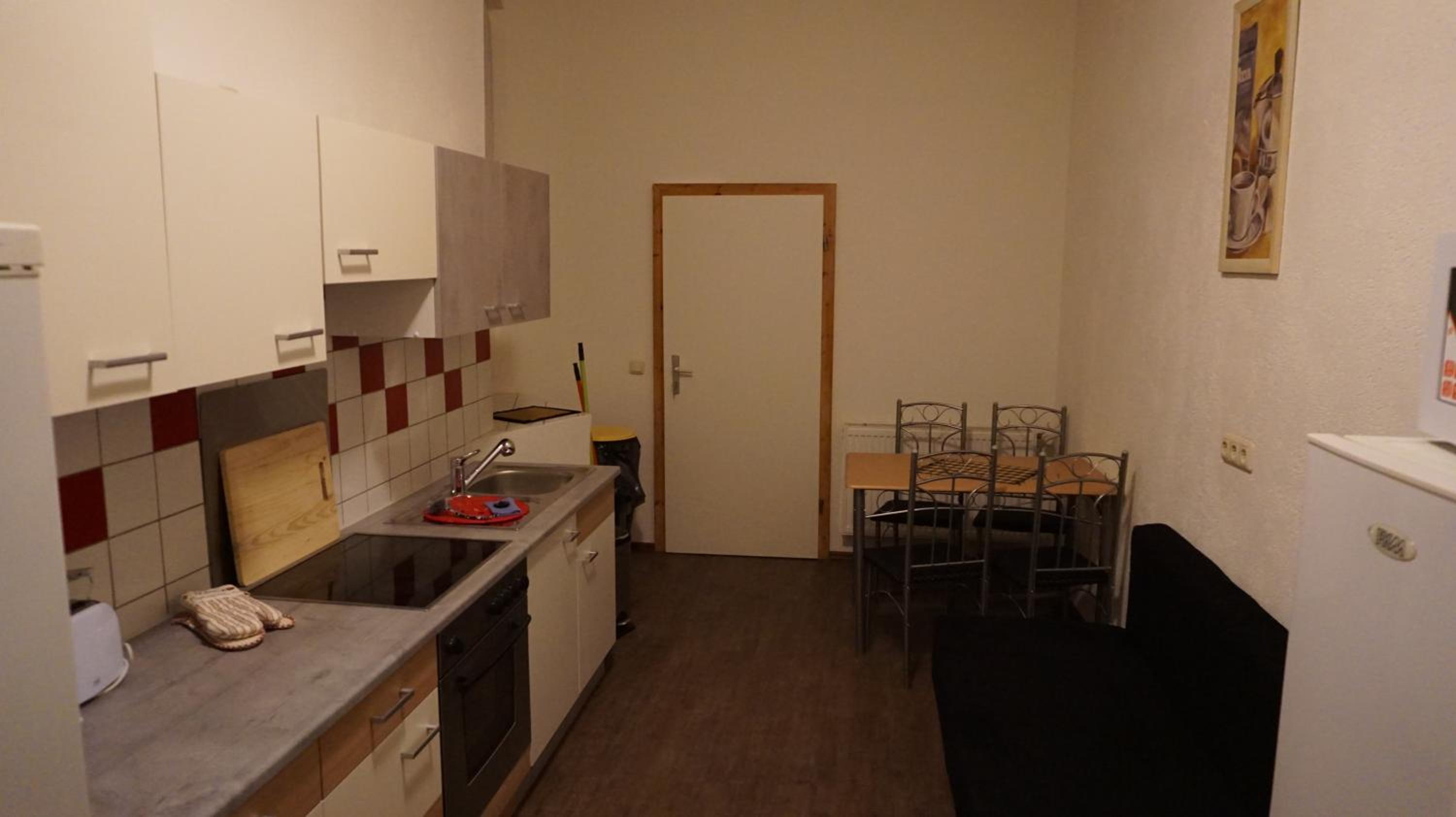 Basic Triple Room with Shared Bathroom photo 2