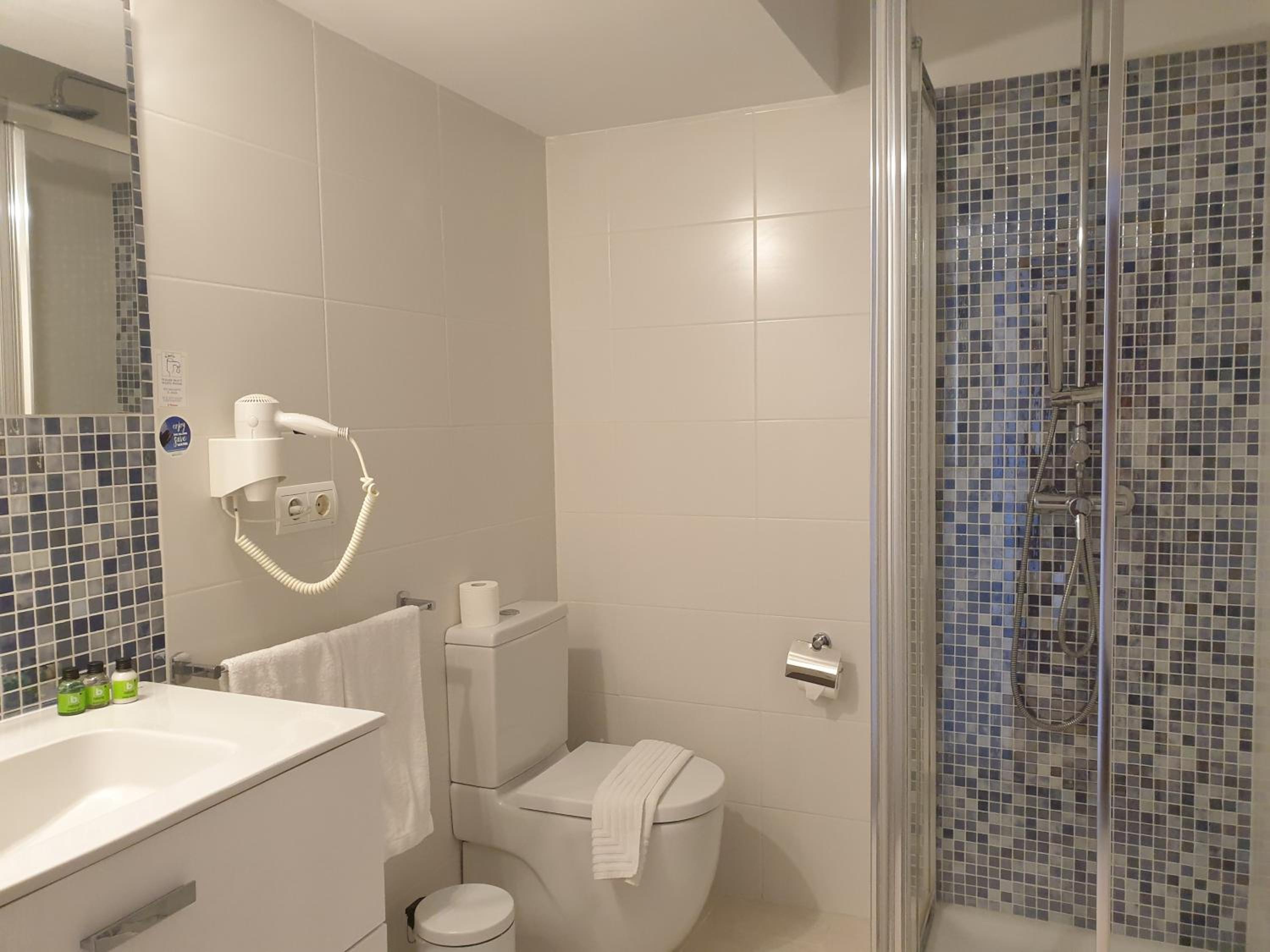 Twin Room with Terrace - Photo 21