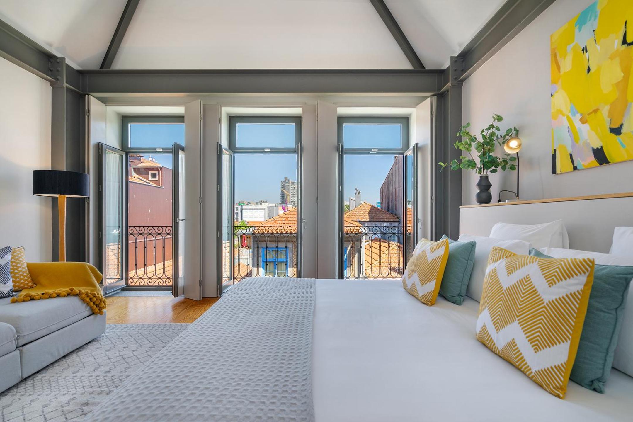 Superior Double or Twin Room with City View - Photo 6