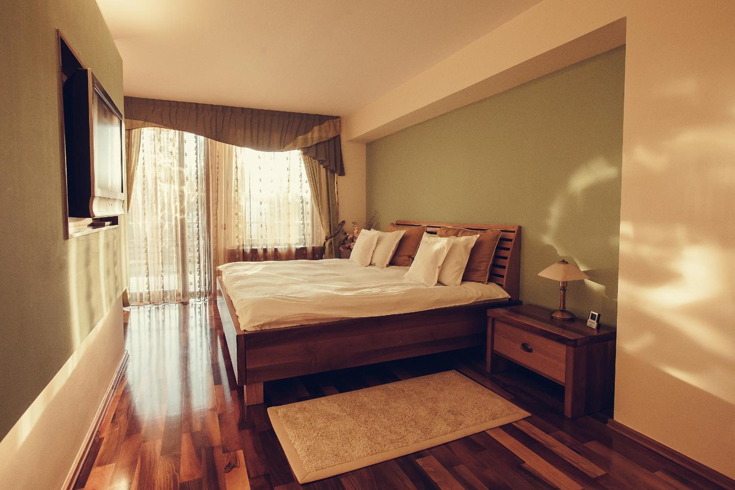 Deluxe One-Bedroom Suite (2 Adults + 2 Children) - Photo 22