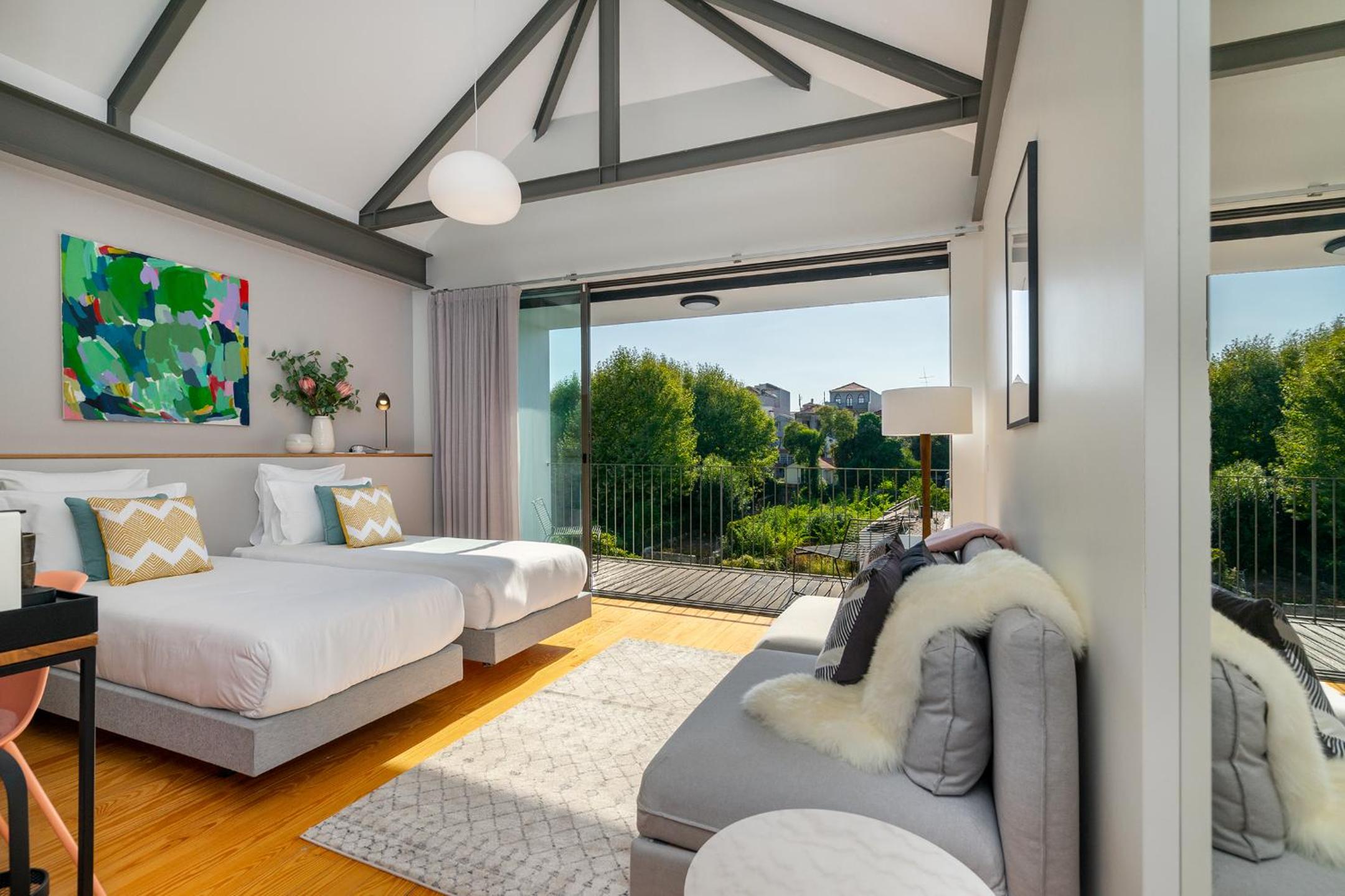 Deluxe Double or Twin Room with Balcony - Photo 3