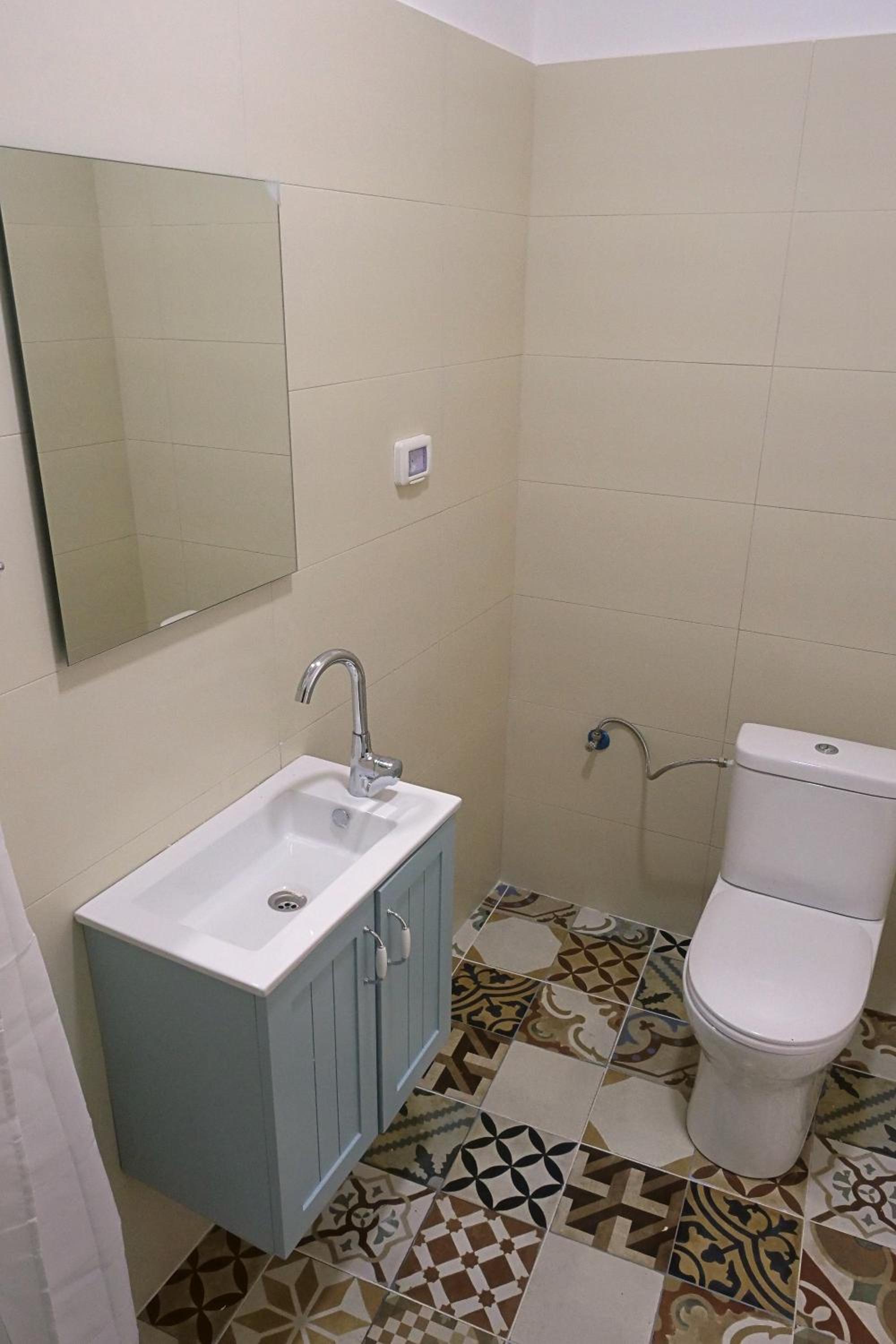 Budget Twin Room - Photo 3