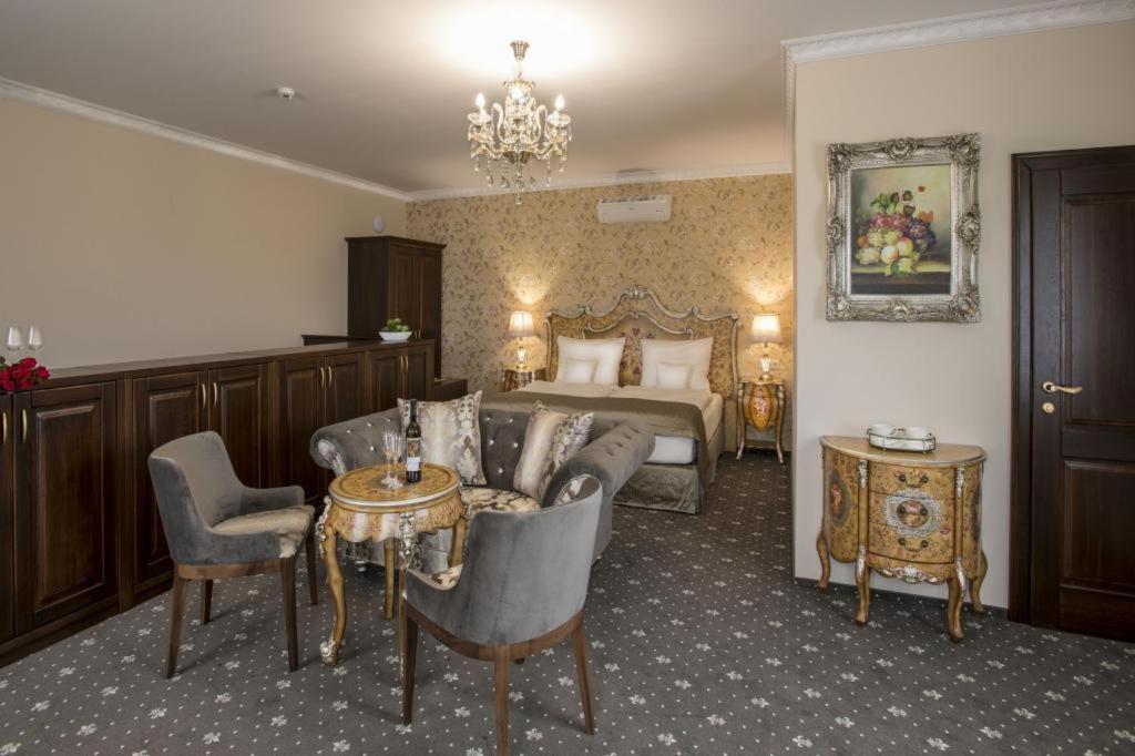 Double Room - Photo 1