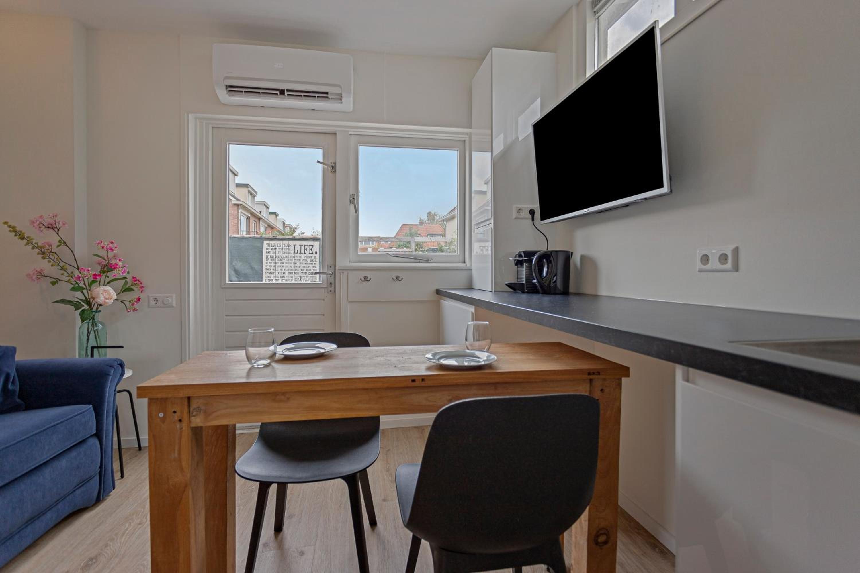 One-Bedroom House - Photo 12