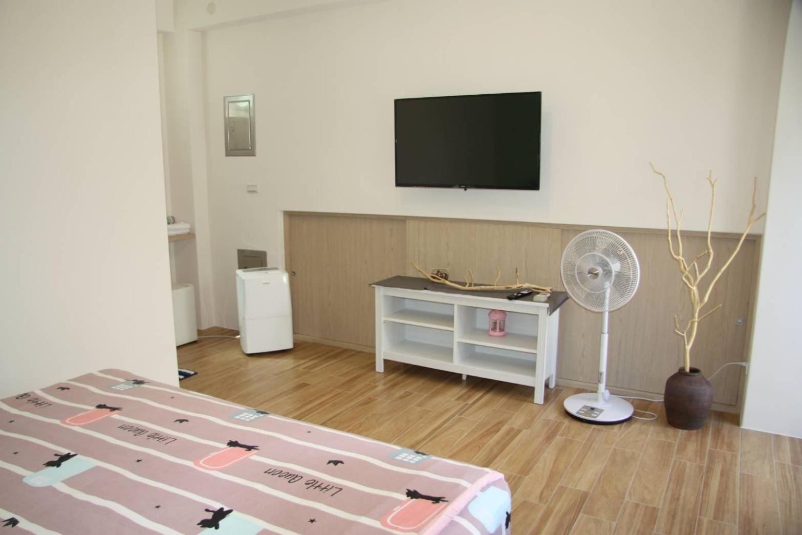 Queen Room - B photo 2