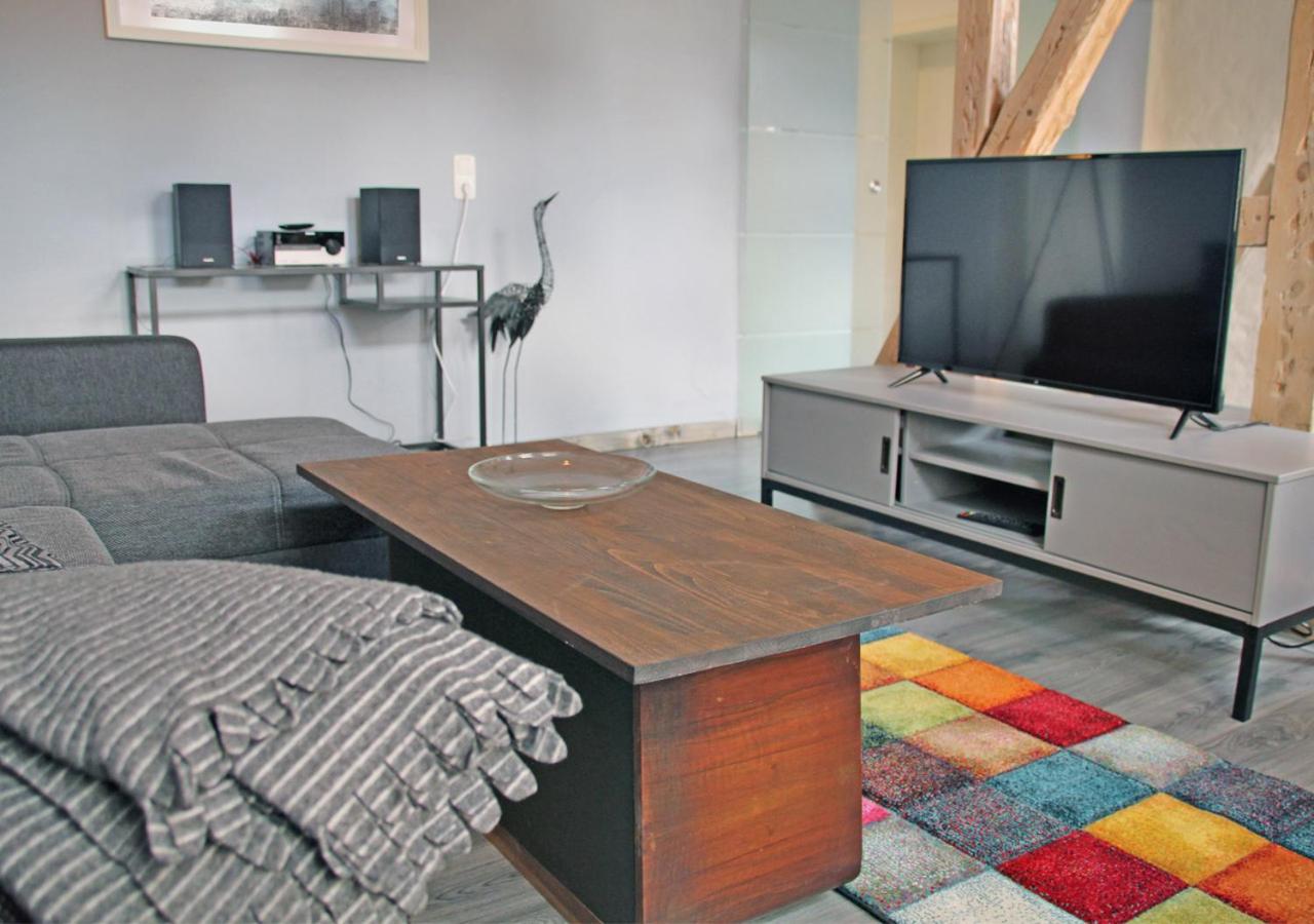 One-Bedroom Apartment - Photo 2