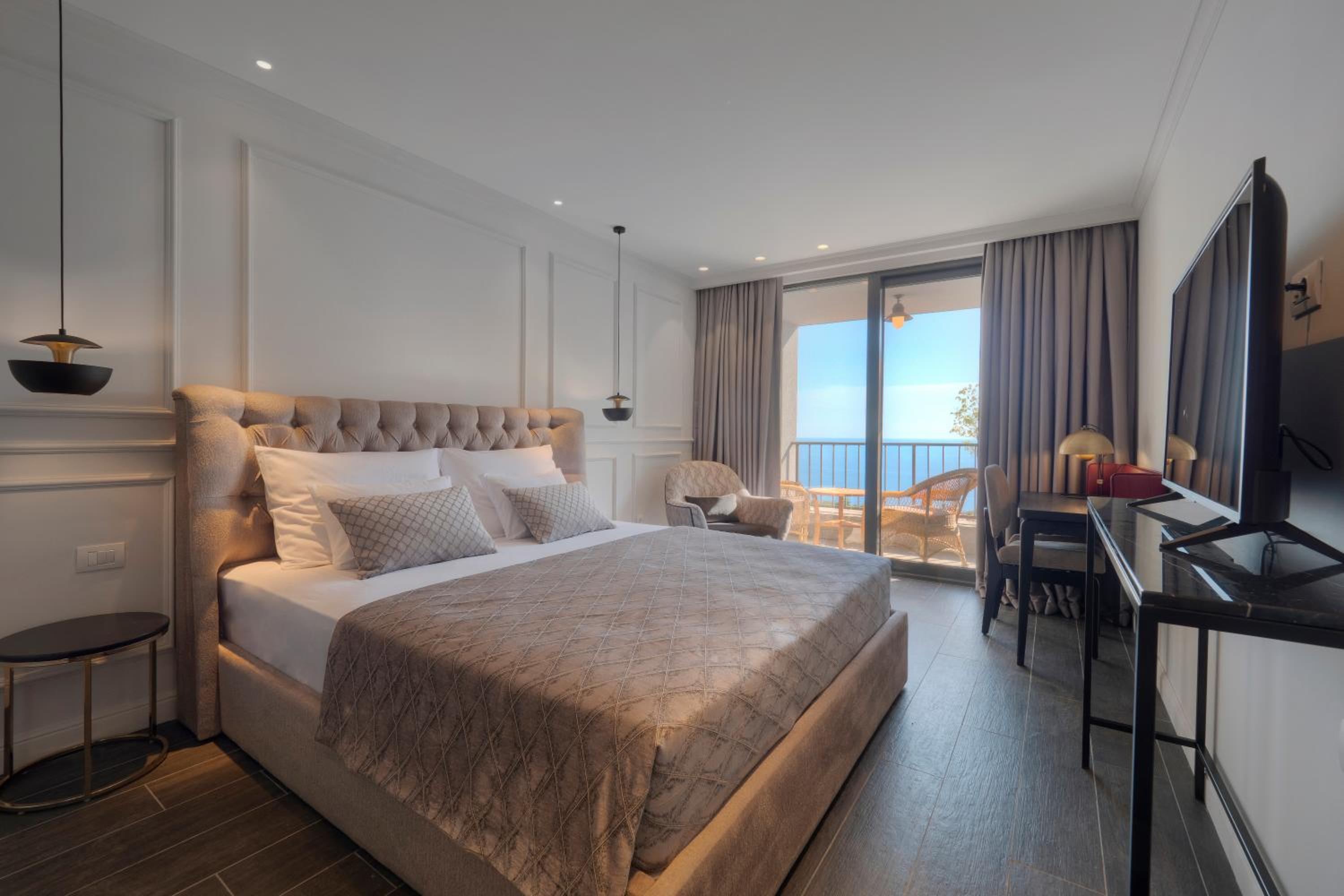 Double Room with Balcony - Photo 4