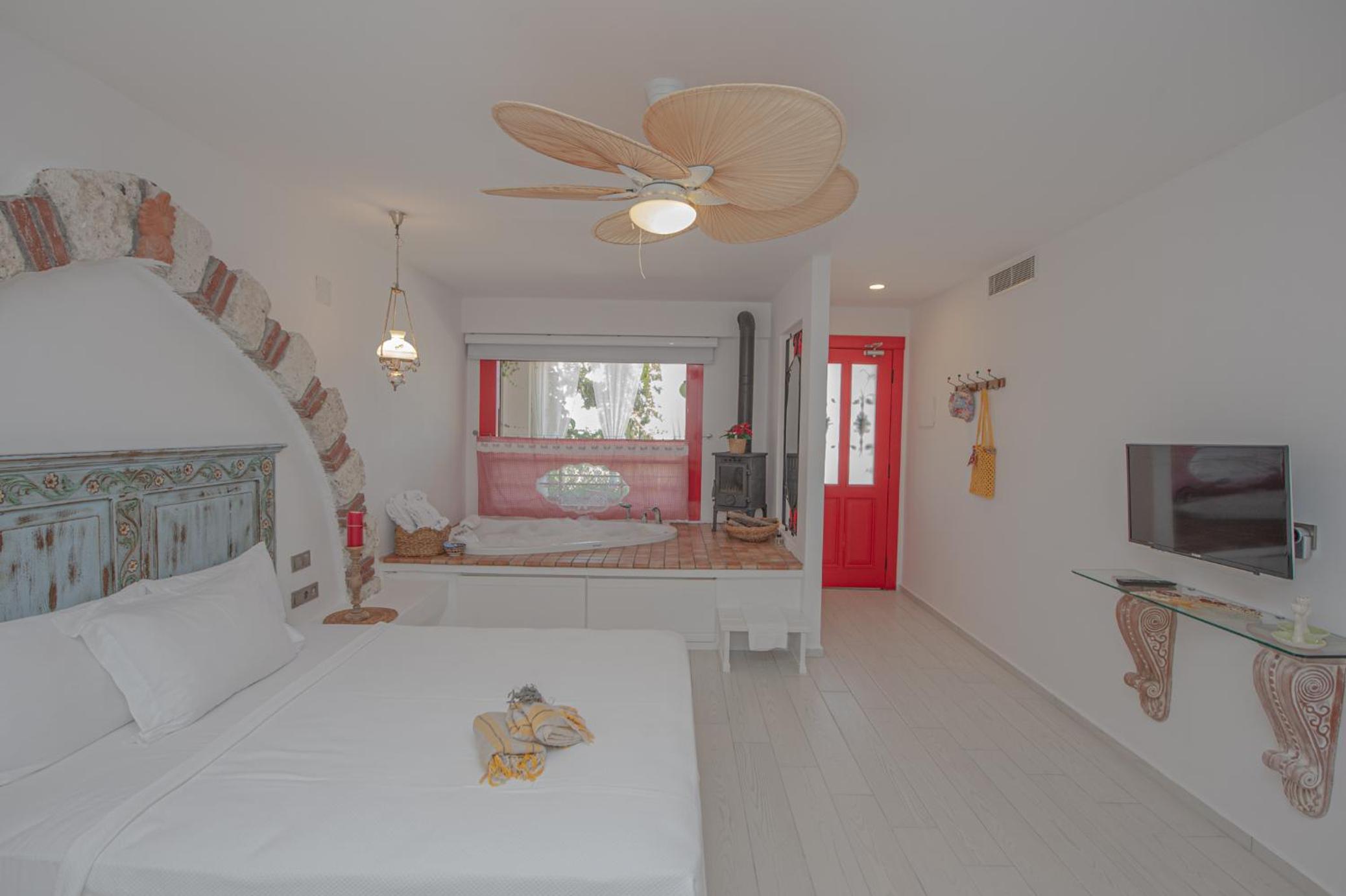 Habitación King con bañera de hidromasaje.