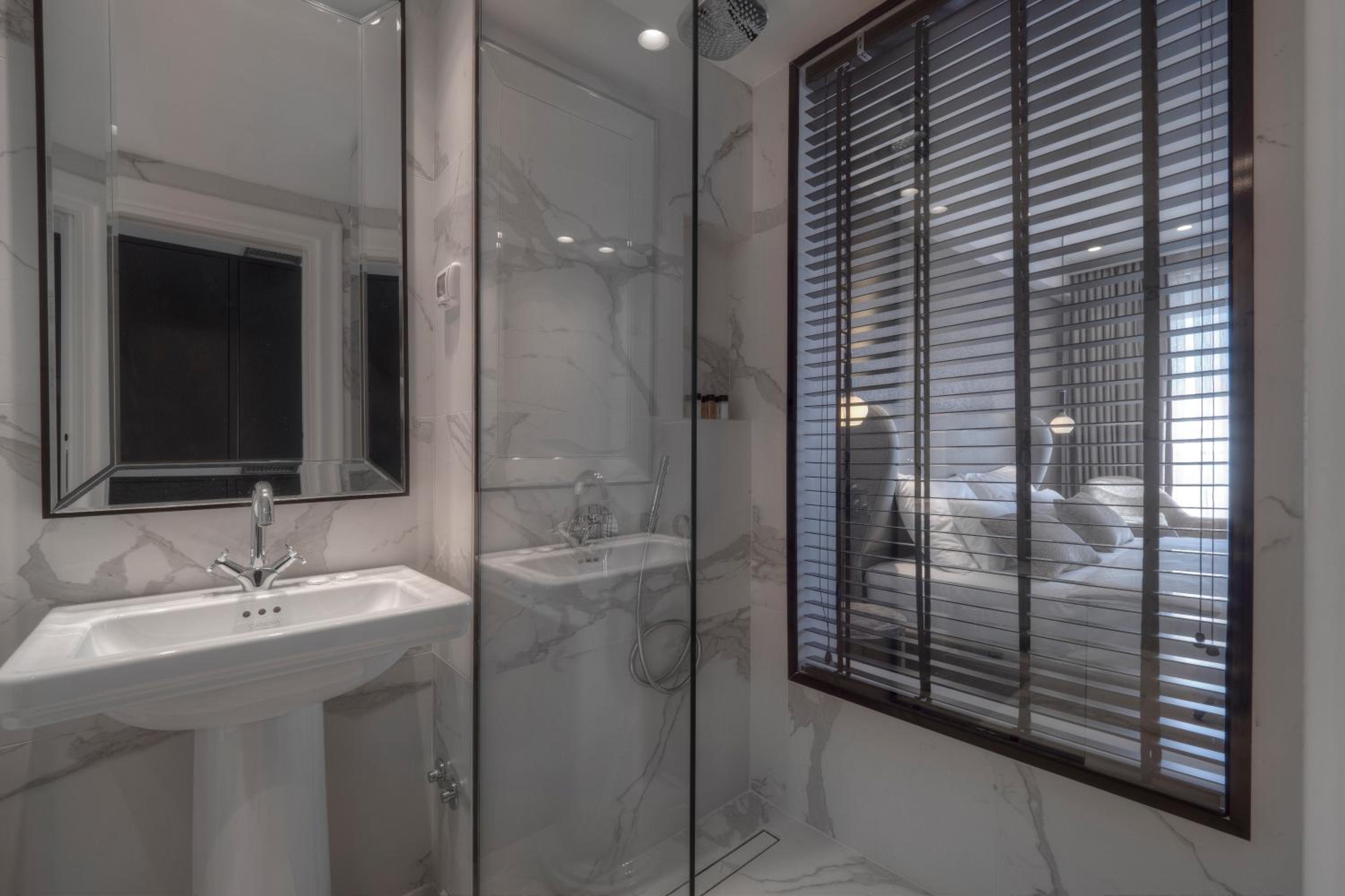 Double Room with Balcony and Sea View - Photo 4