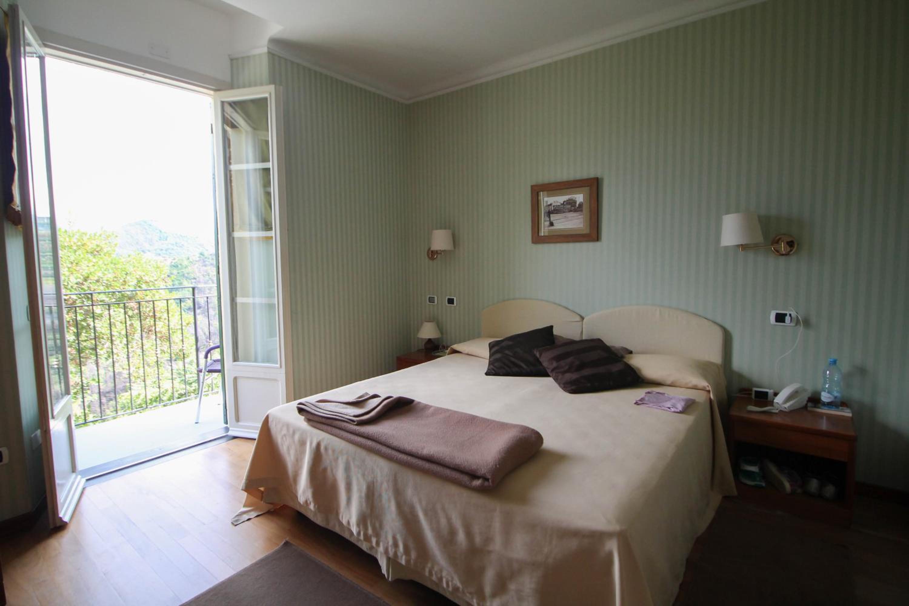 Double Room - Photo 8