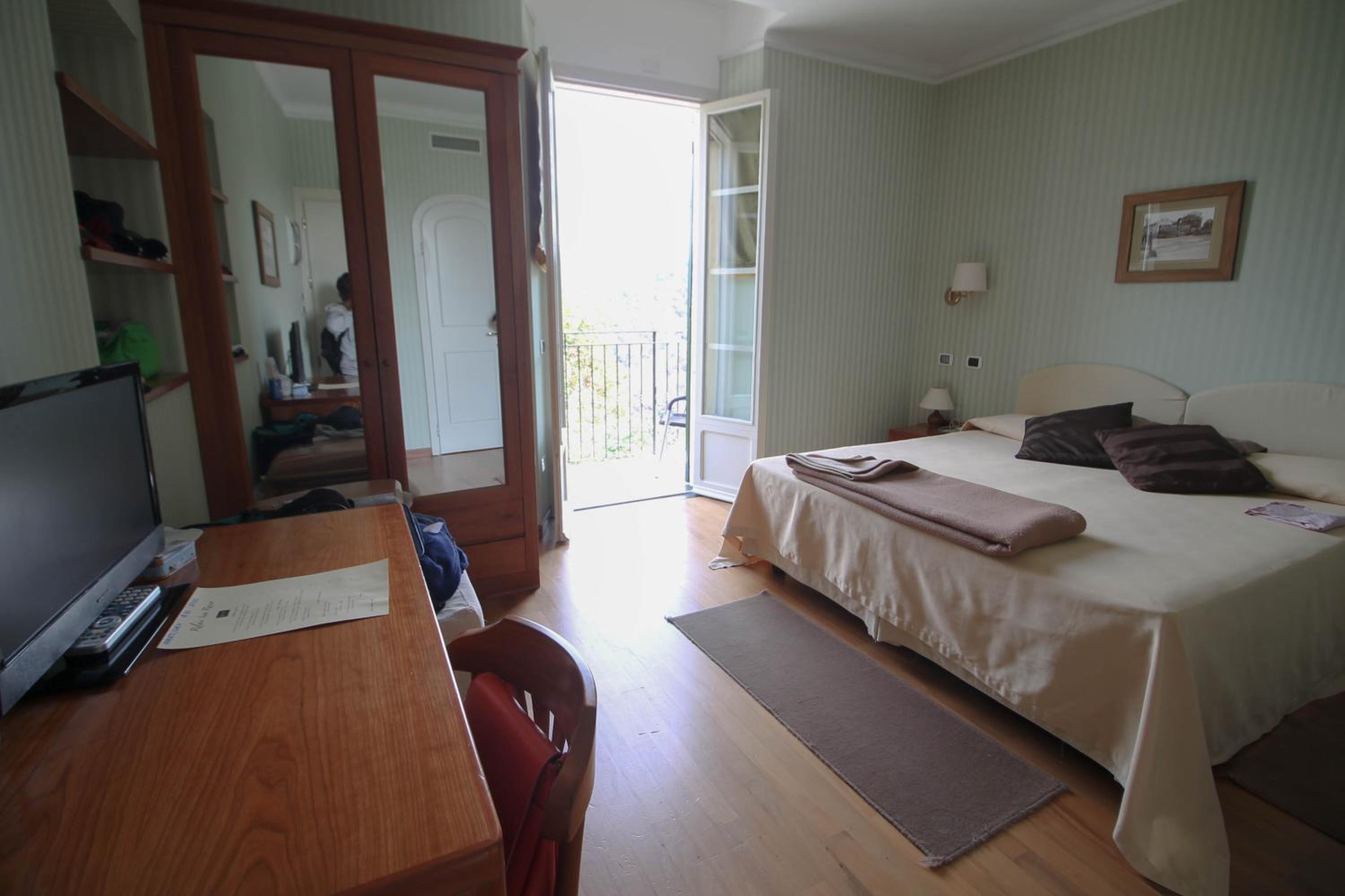 Double Room - Photo 7