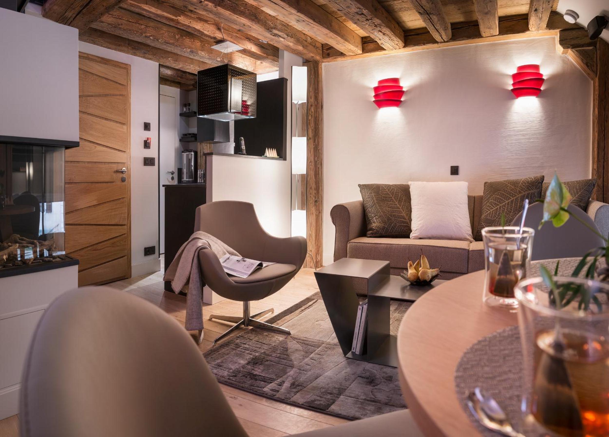 Deluxe Duplex Apartment with Fireplace and Spa Shower Deluxe Duplex Apartment with Fireplace and Spa Shower