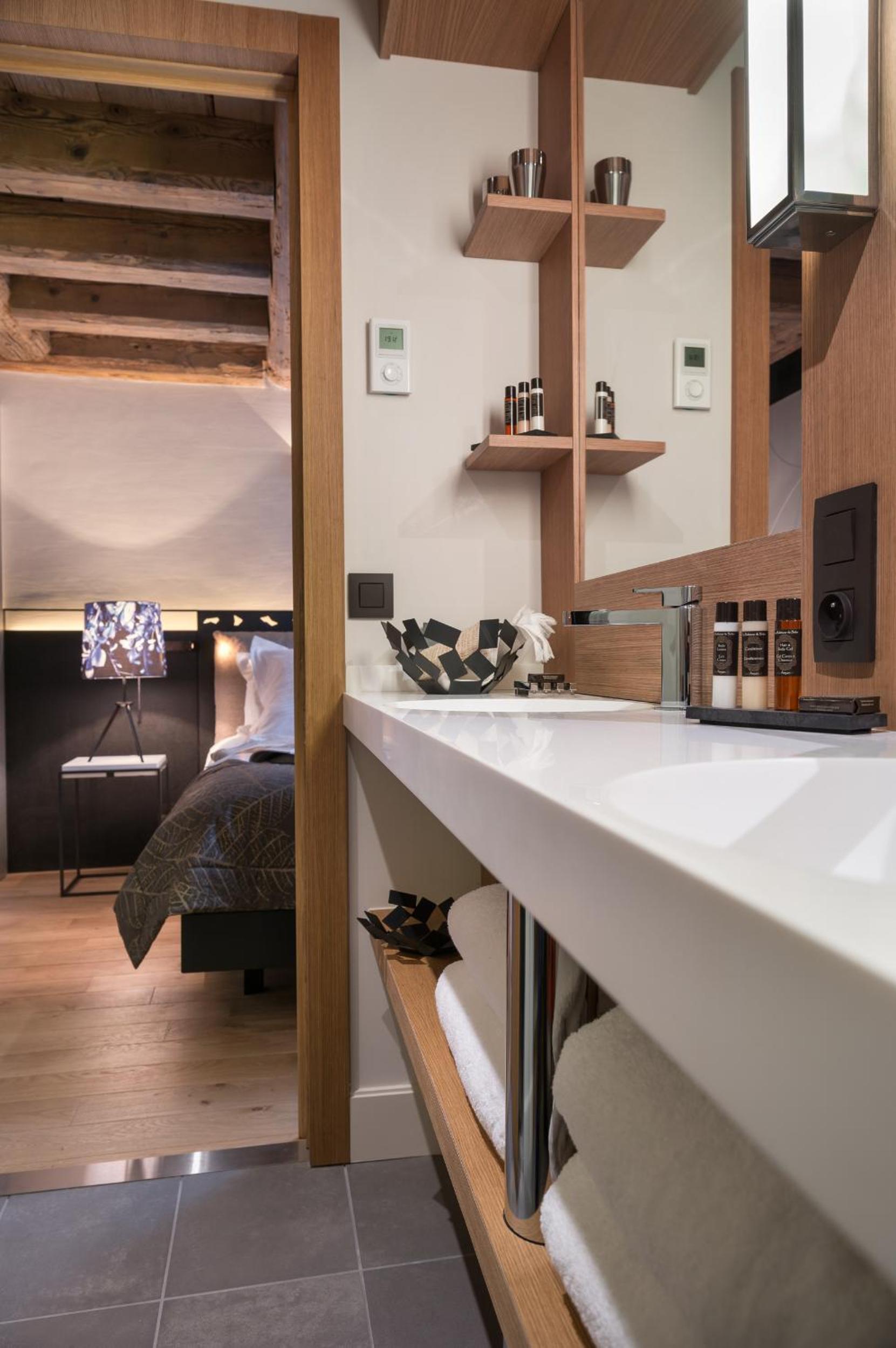 Deluxe Duplex Apartment with Fireplace and Spa Shower Deluxe Duplex Apartment with Fireplace and Spa Shower