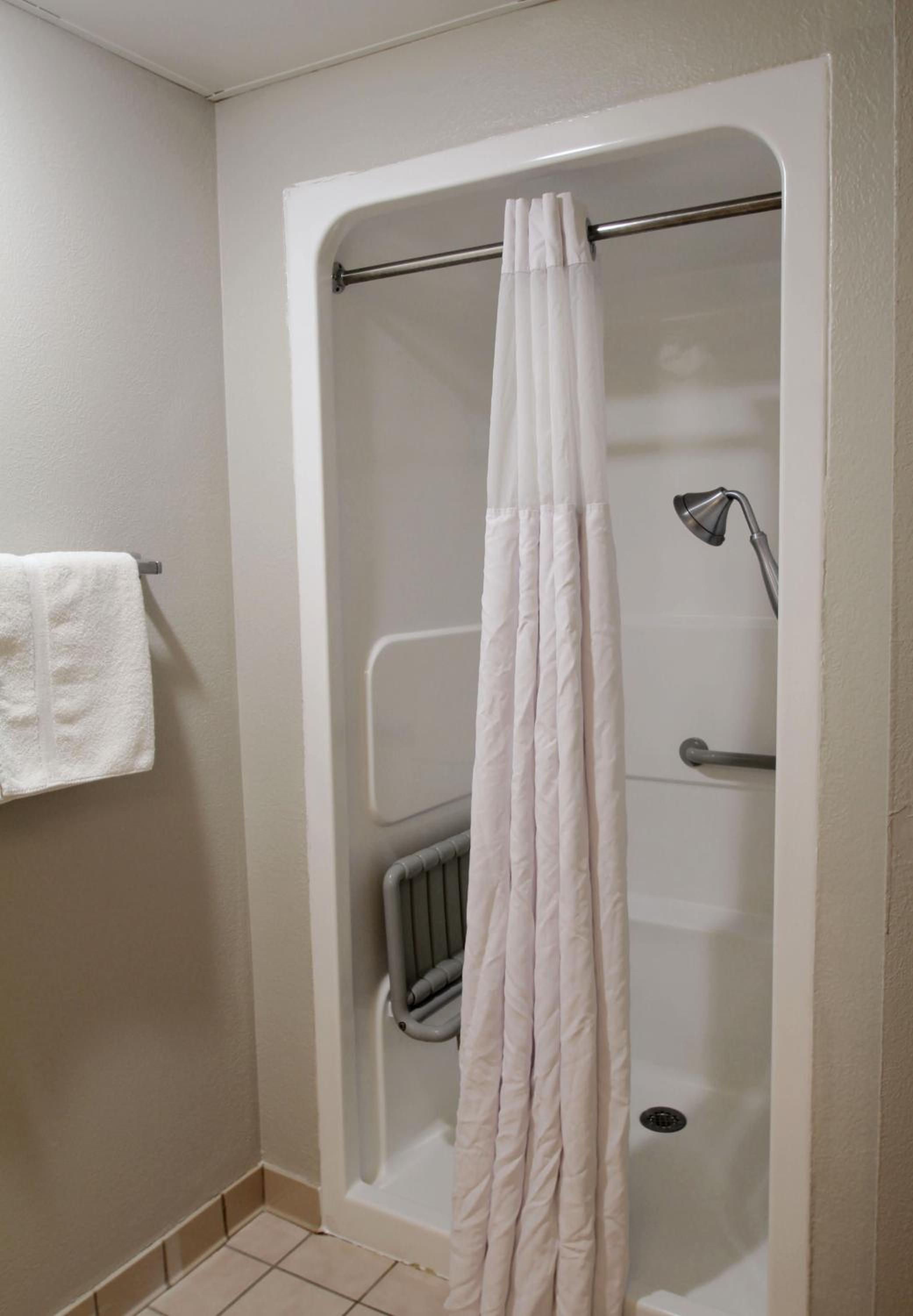 Queen Room - Disability Access - Non-Smoking - Photo 5
