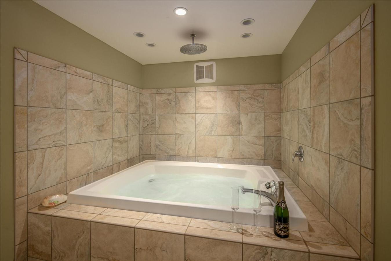 Deluxe Suite with Spa Bath - Garden Suite photo 2