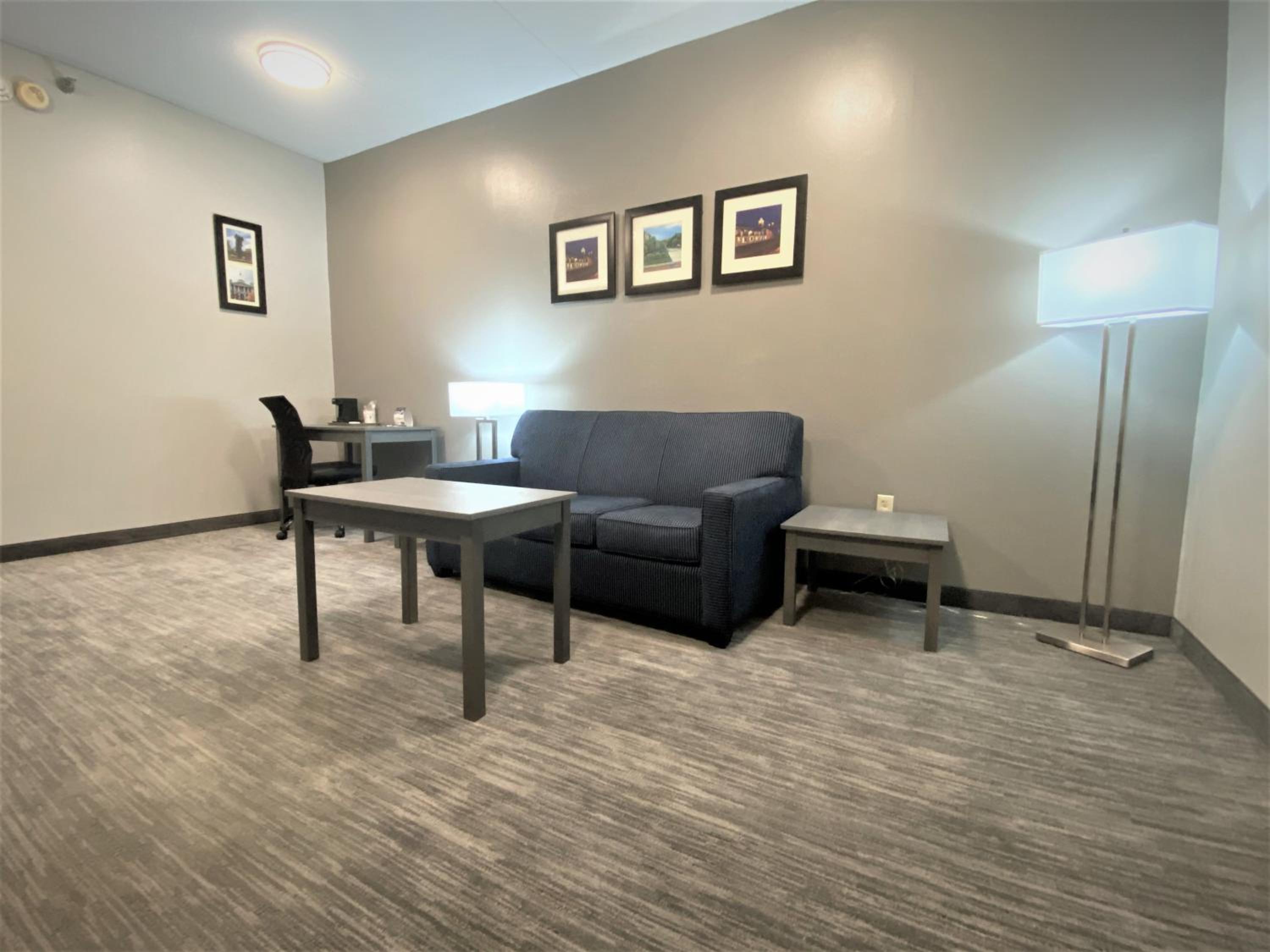 One-Bedroom King Suite - Non-Smoking - Photo 9