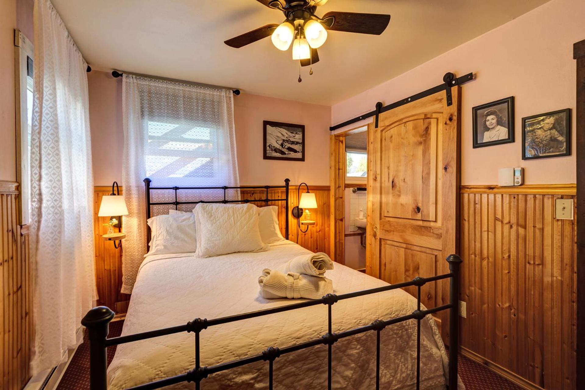 Queen Room photo 1
